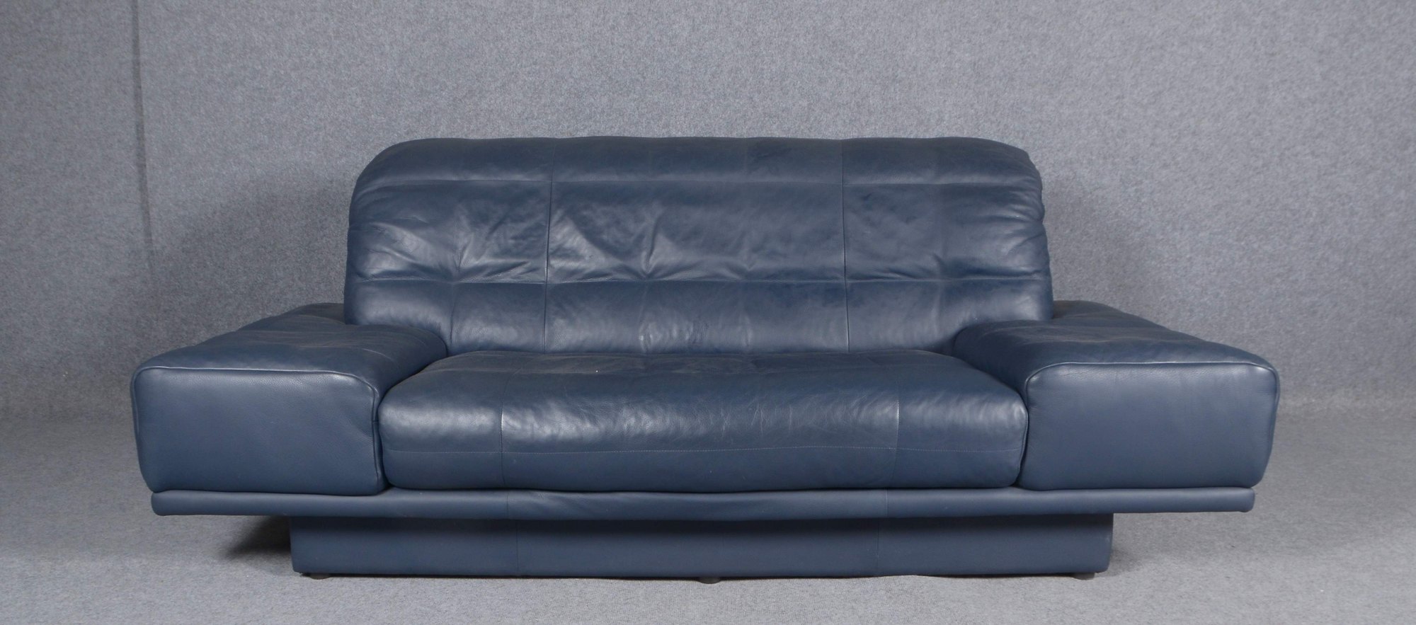 Designer-Sofa (Hersteller nicht identifiziert), Zwei-/Dreisitzer, Leder