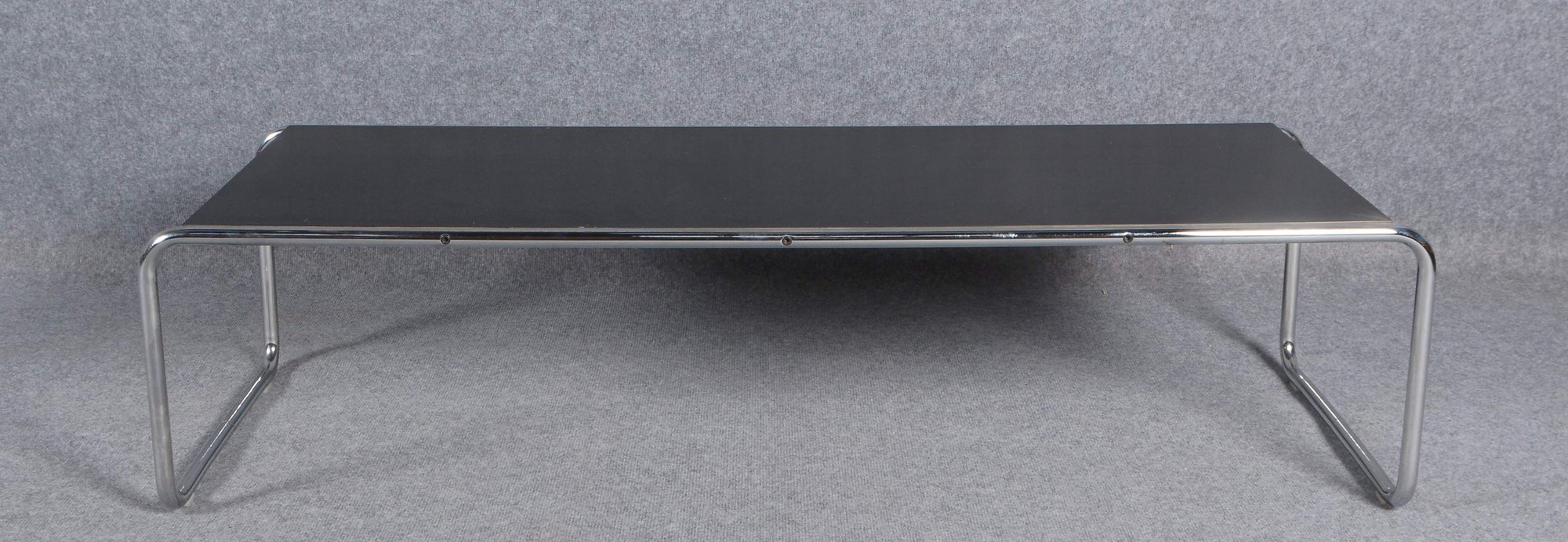 Knoll Studio/M. Breuer, Couchtisch, 'Laccio', Stahlrohr/schwarze Holzplatte