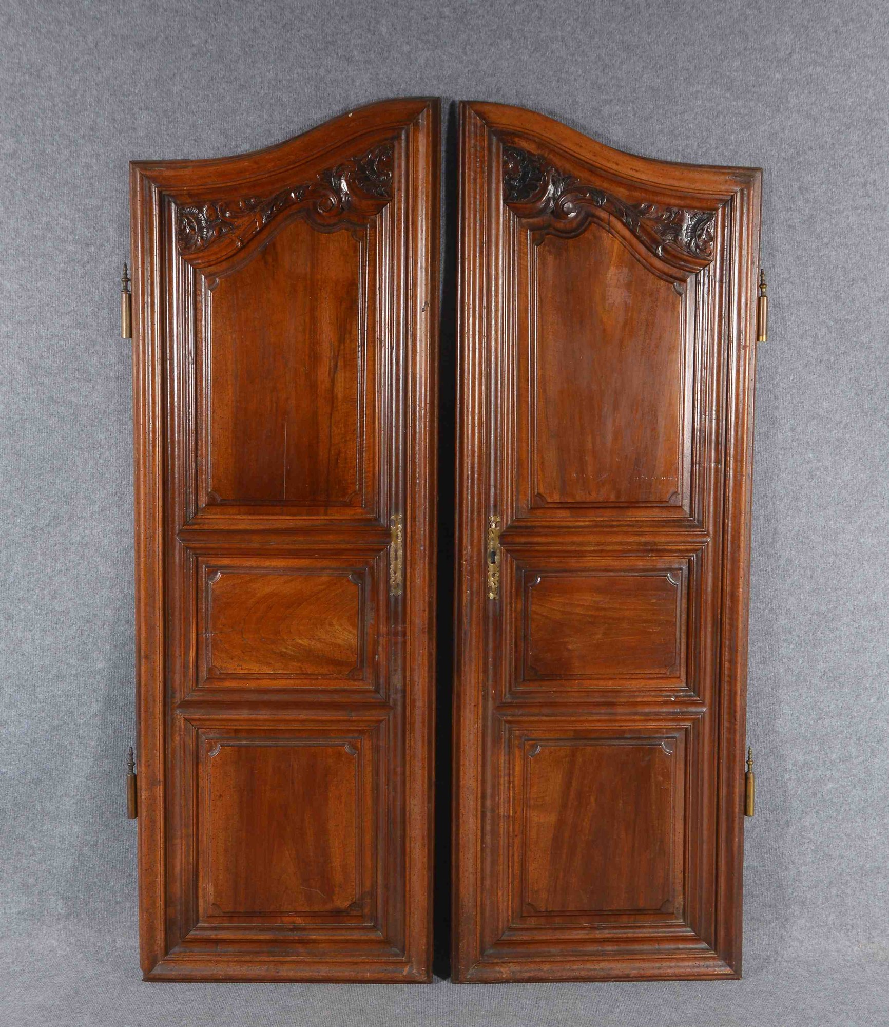 Paar barocke Schranktüren (Atelier Konrad Ellerhorst), Nussbaum massiv