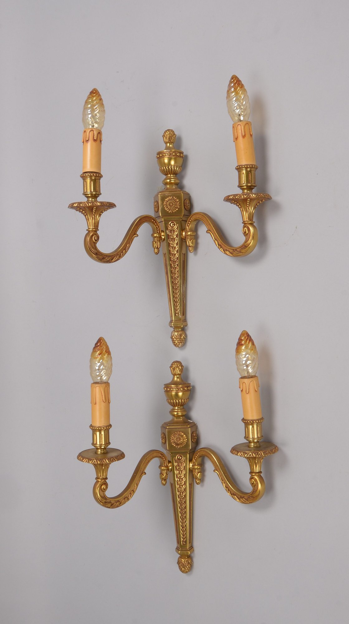 Paar Wandleuchten (Empire-Stil), Bronze, jeweils 2-armig, elektrifiziert