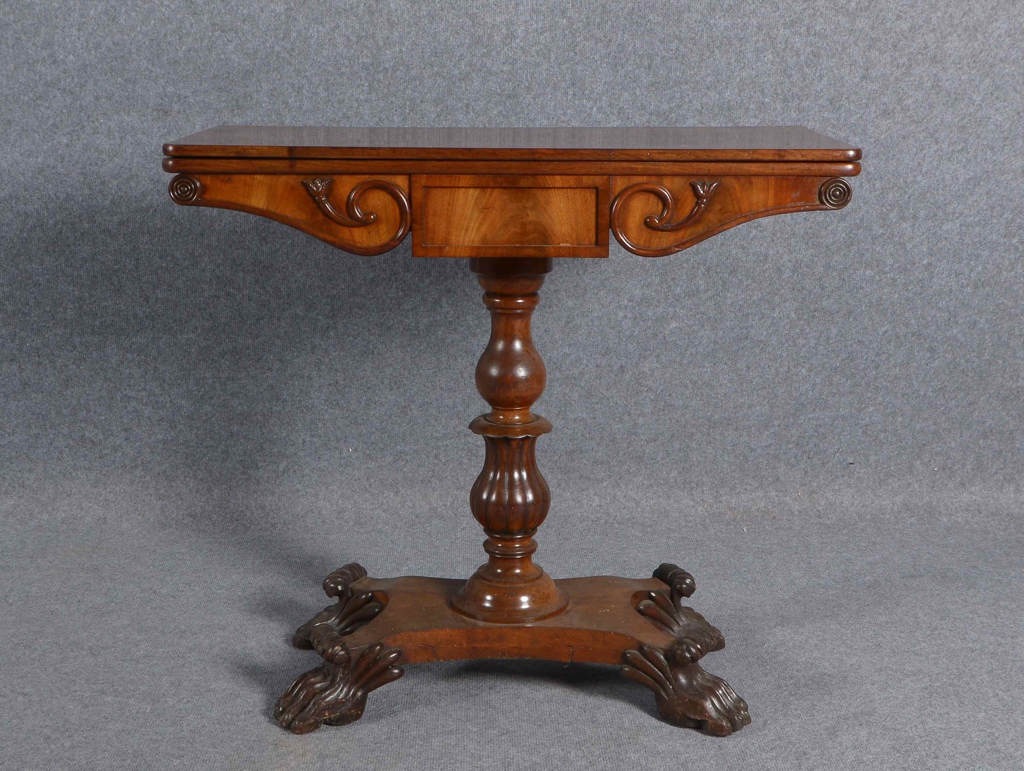 Spieltisch/Konsolentisch (Louis Philippe), Mahagonifurnier