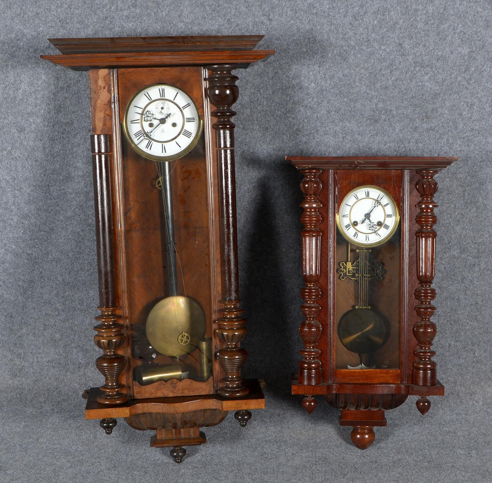 2 Wanduhren (Gründerzeit), mit Gustav Becker-Werk, versch. Ausführungen