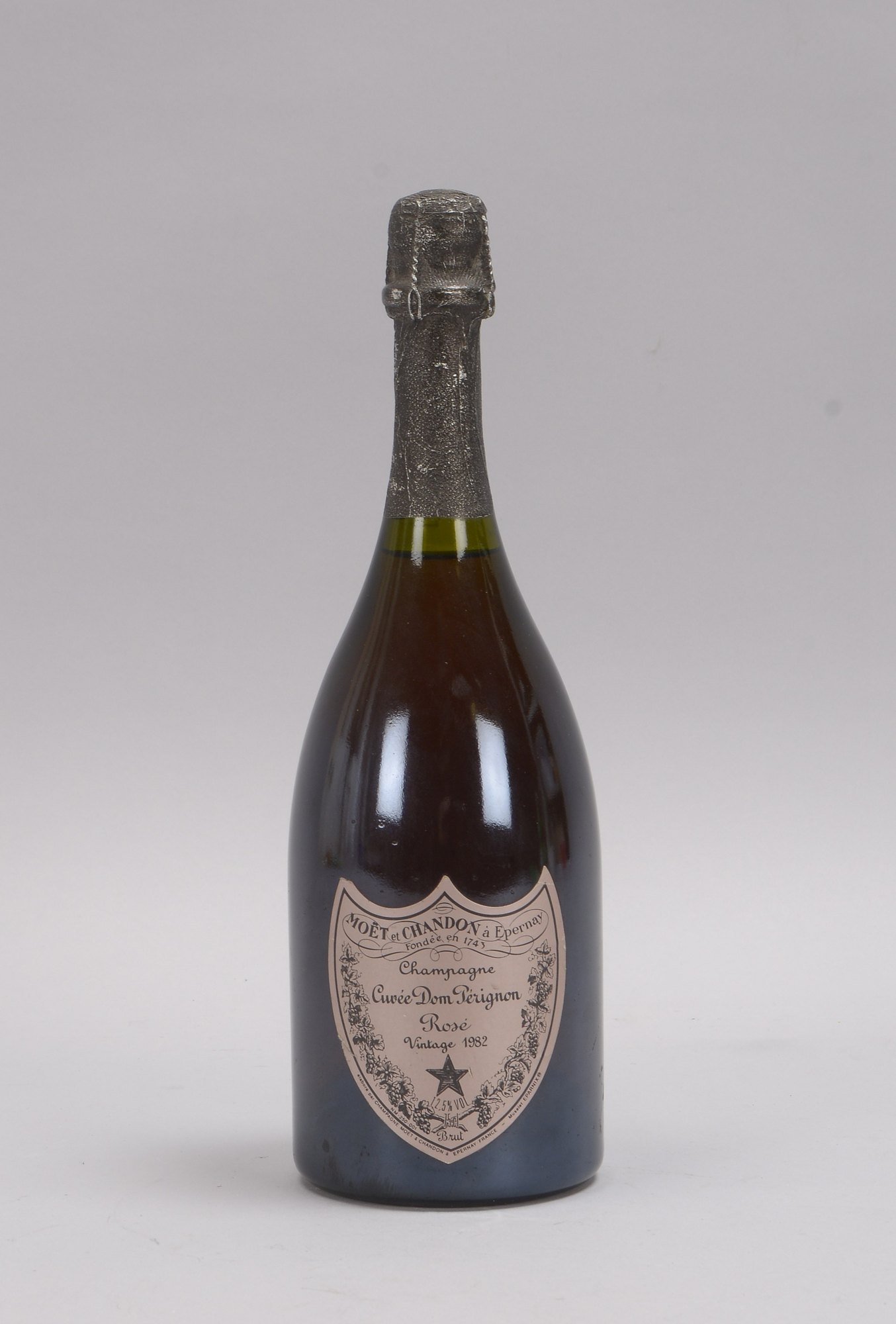 Champagner: Dom Pérignon Vintage, 1982, Rosé Brut, 0,75 l, guter Füllstand