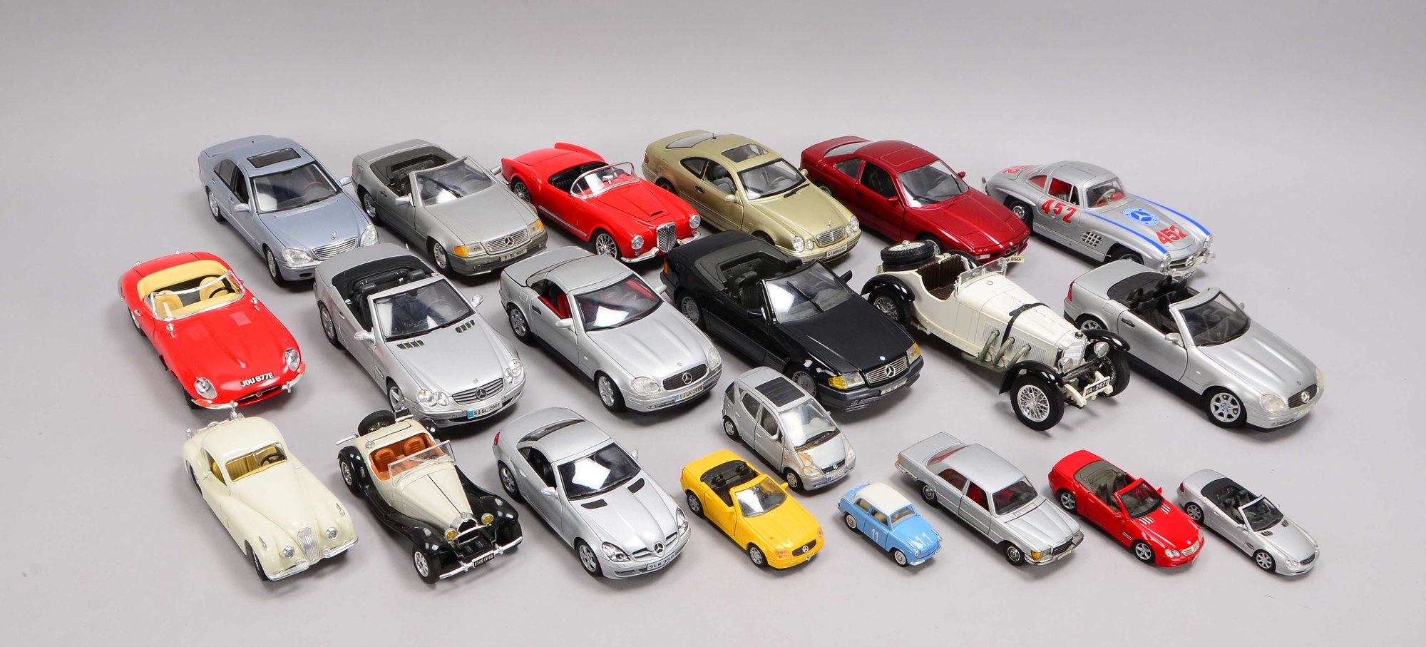 Kleine Modellfahrzeug-Sammlung, versch. Hersteller/div. Oldtimer-Modelle