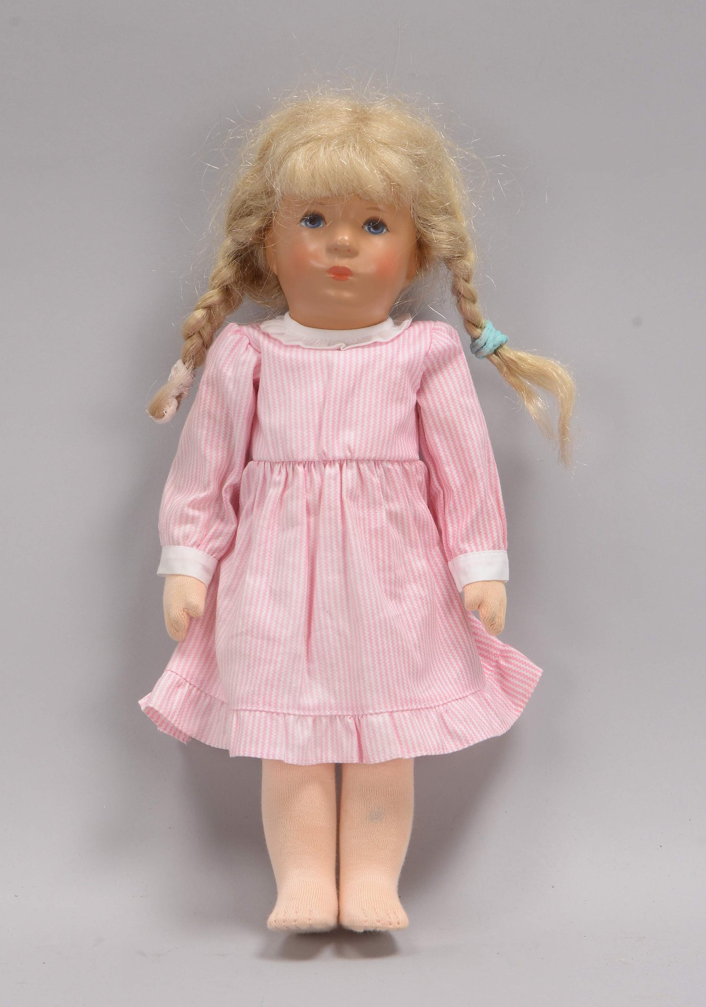 Käthe Kruse-Sammlerpuppe, 'Mädchen', Stoff-Gliederkörper/Kunststoff-Kopf