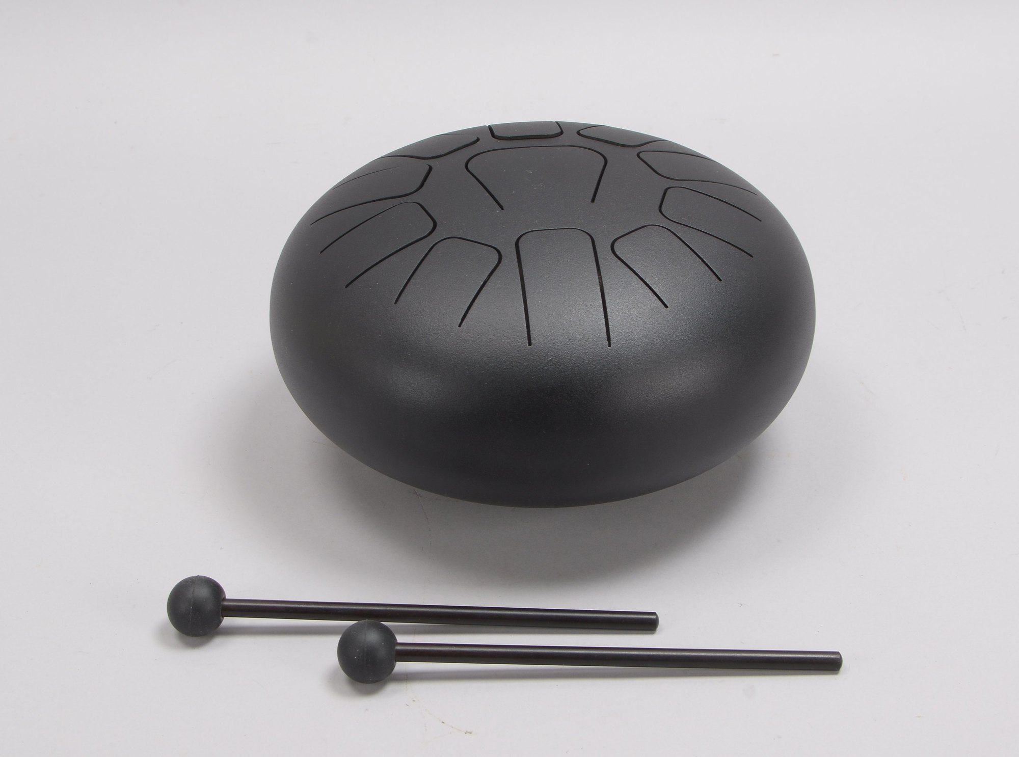 Stahlzungentrommel/Tongue Drum, 11 Töne, ungemarkt, mit Schlägeln