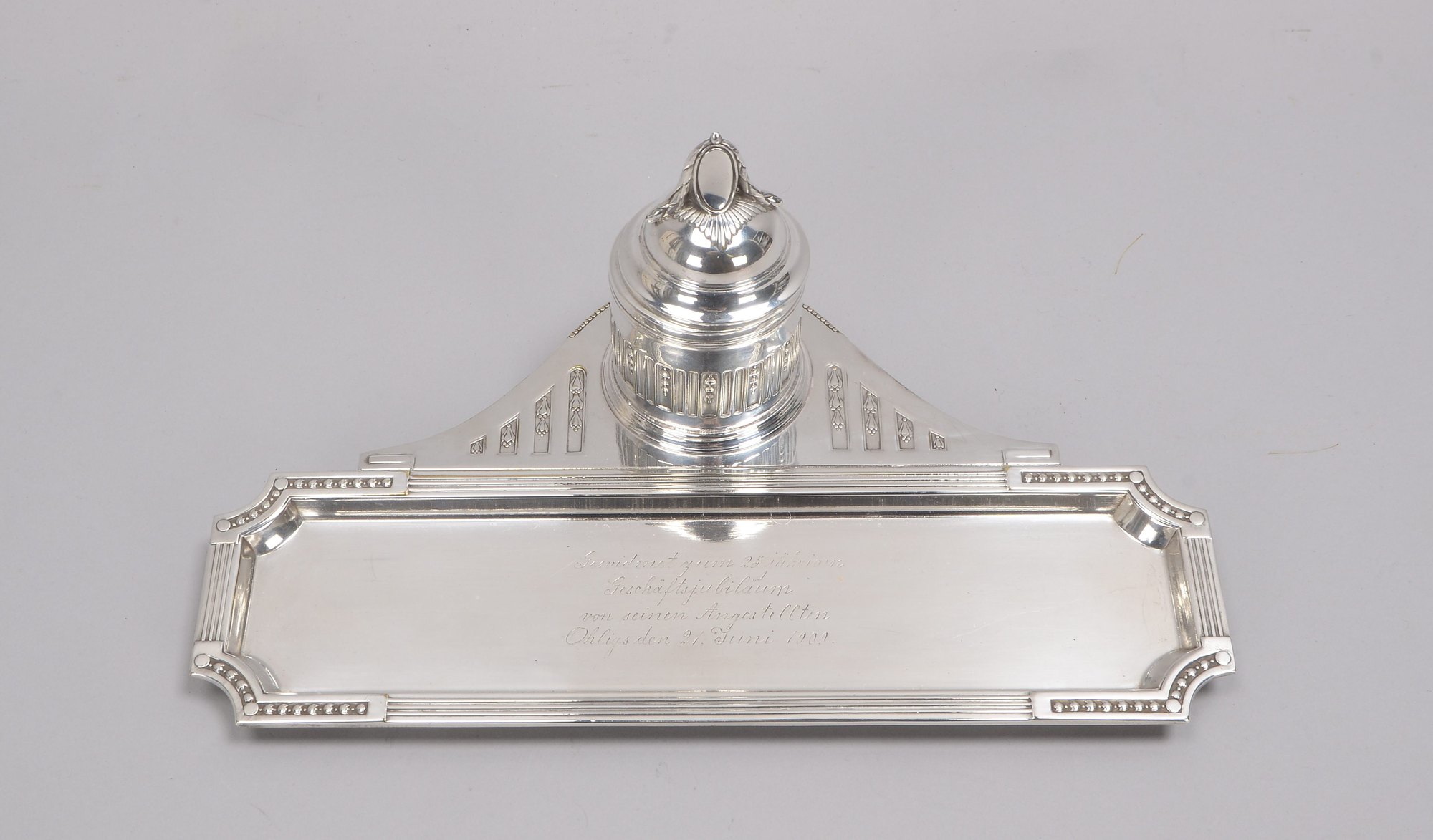 Altes Tintenfass (Jugendstil), versilbert, mit Ablage und Glaseinsatz