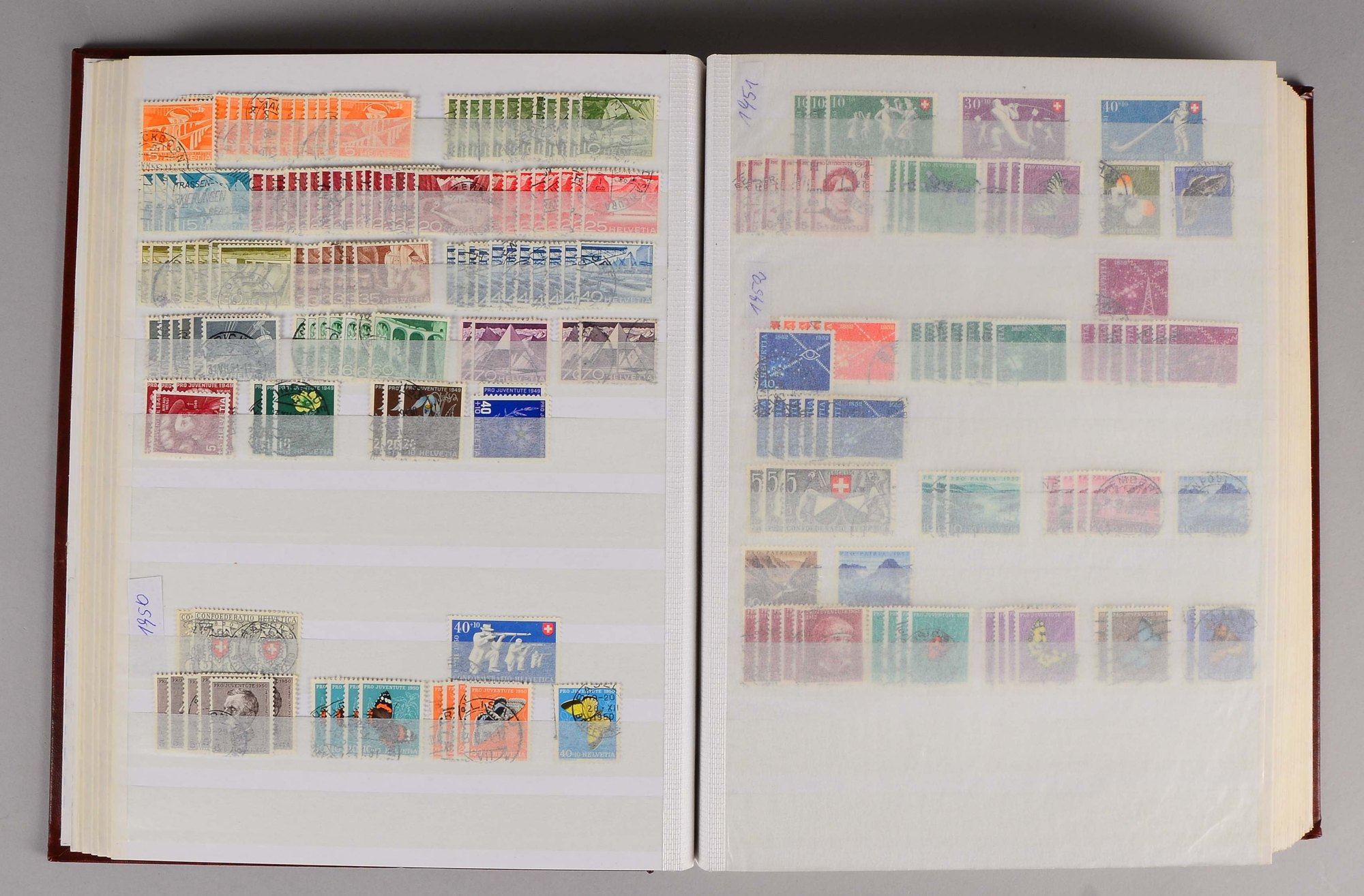 Briefmarkensammlung, 'Schweiz': Steckbuch mit eng gestecktem Material, 60 S.