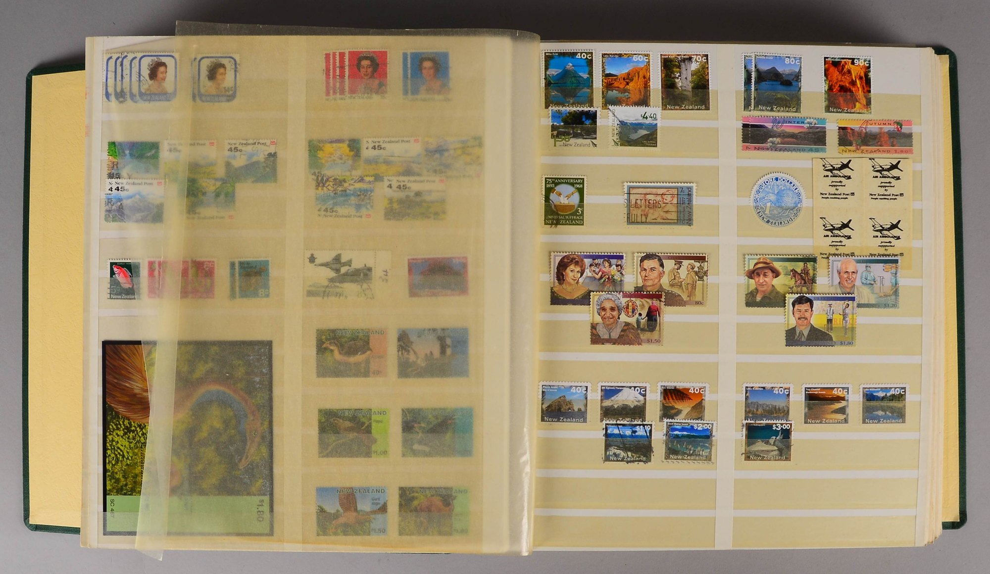 Briefmarken: 'Neuseeland', 'Island', 'Finnland', 'Norwegen': Steckbuch mit viel Mat.