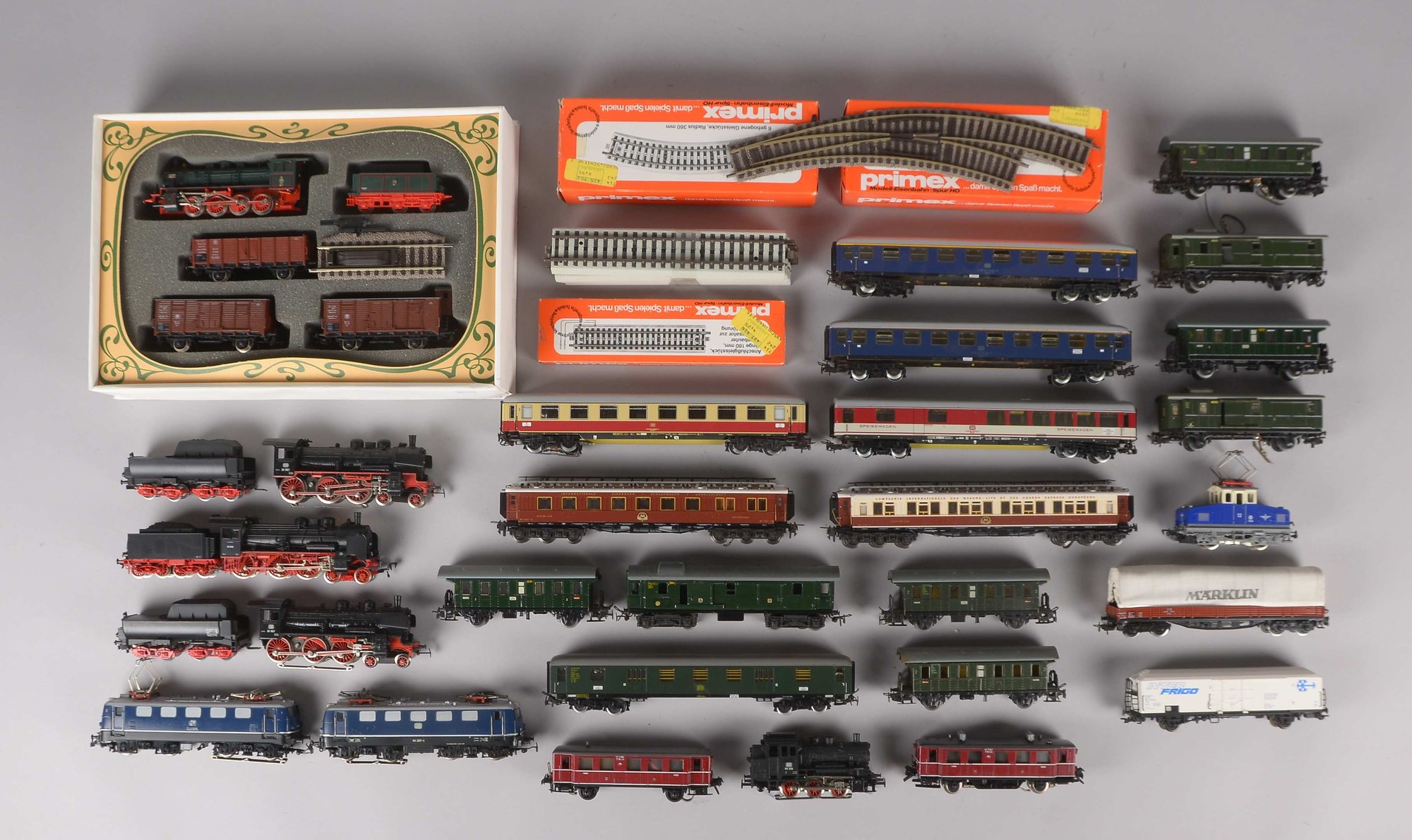Gr. Modelleisenbahn-Konvolut (Spur H0), versch. Hersteller, div. Loks/Wagen u.m.