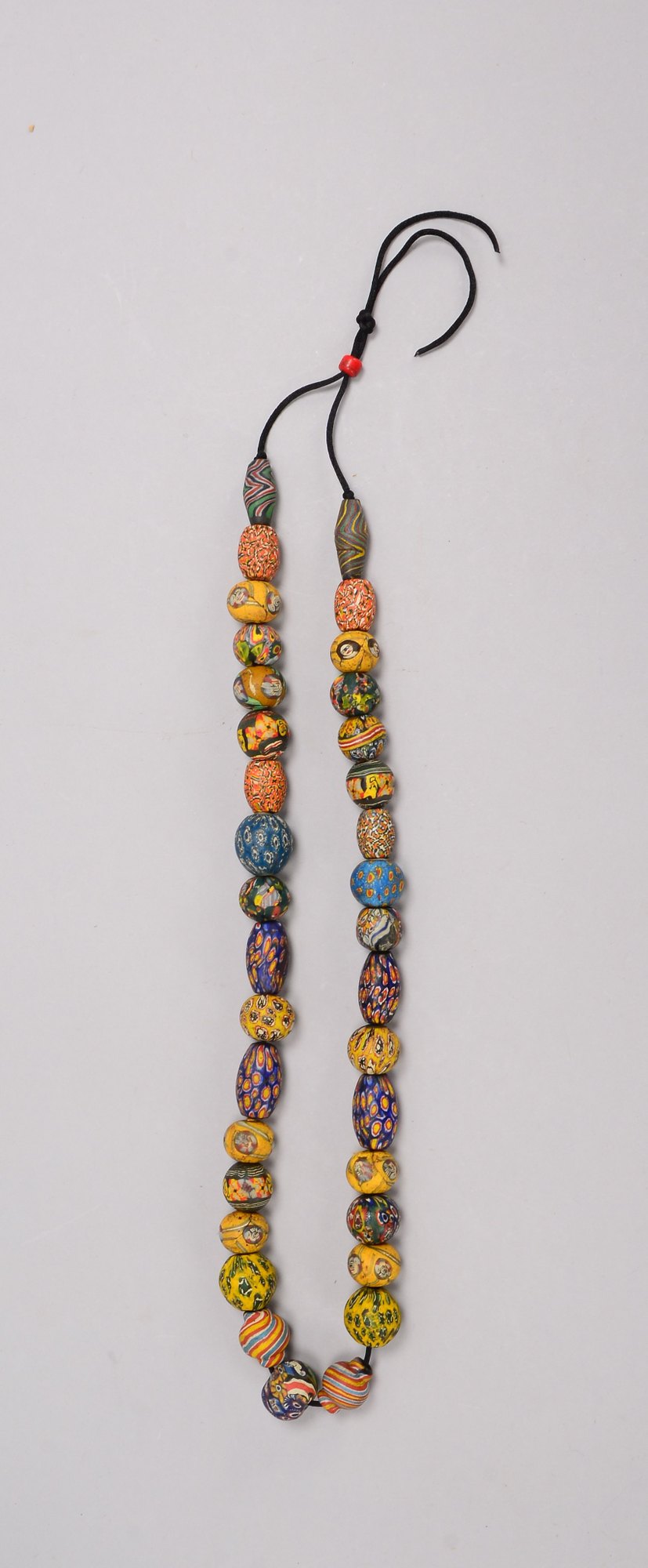 Collier, 35x Millefiori-Kugeln, unterschiedl. geformt/alternierend