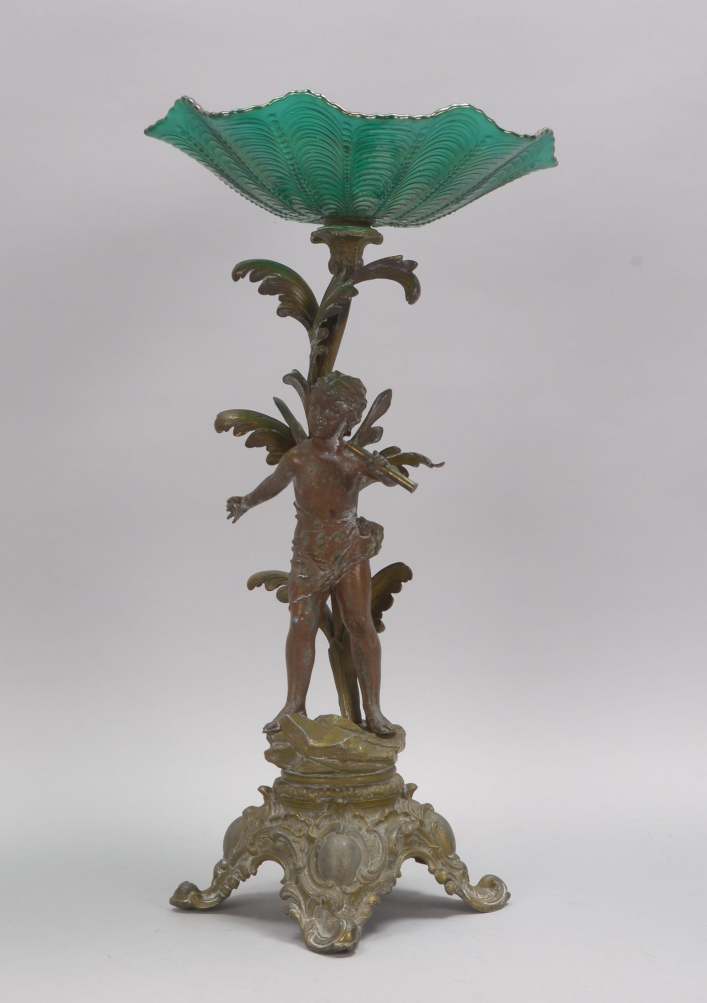 Figürl. Tafelaufsatz (Historismus), Weißmetall/grünes Glas, Engelsfigur
