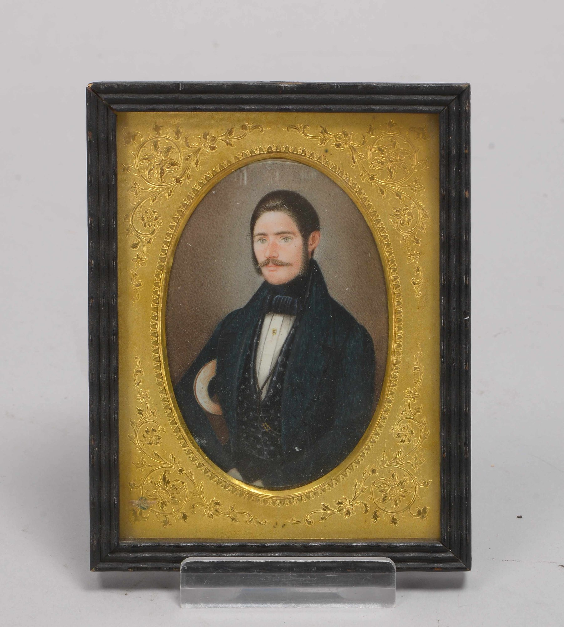 Miniatur, 'Portrait eines Edelmanns', vergoldetes Passepartout/hinter Glas