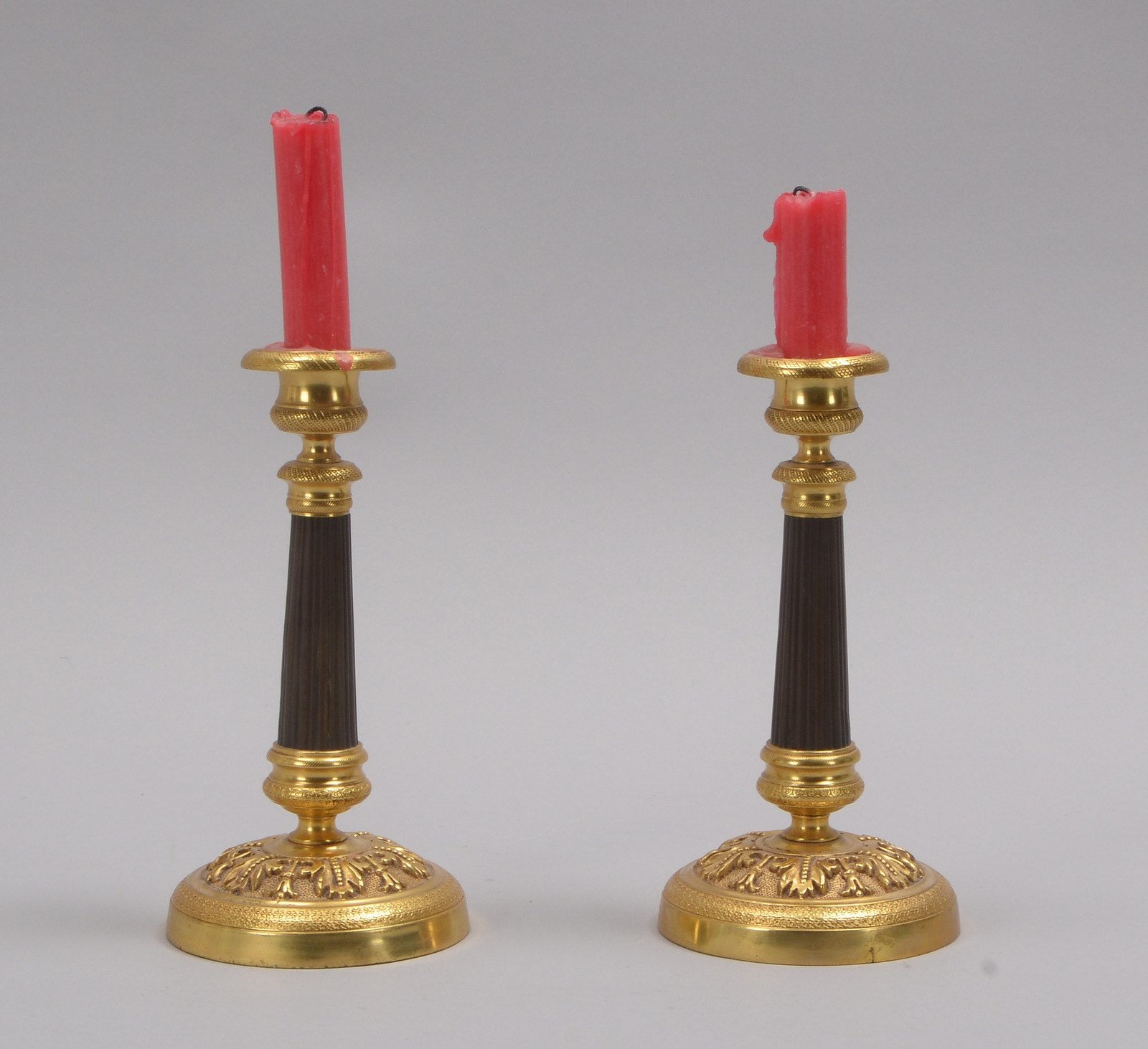 Paar Tischleuchter (Louis Seize), Bronze/feuervergoldet; Höhe 20 cm