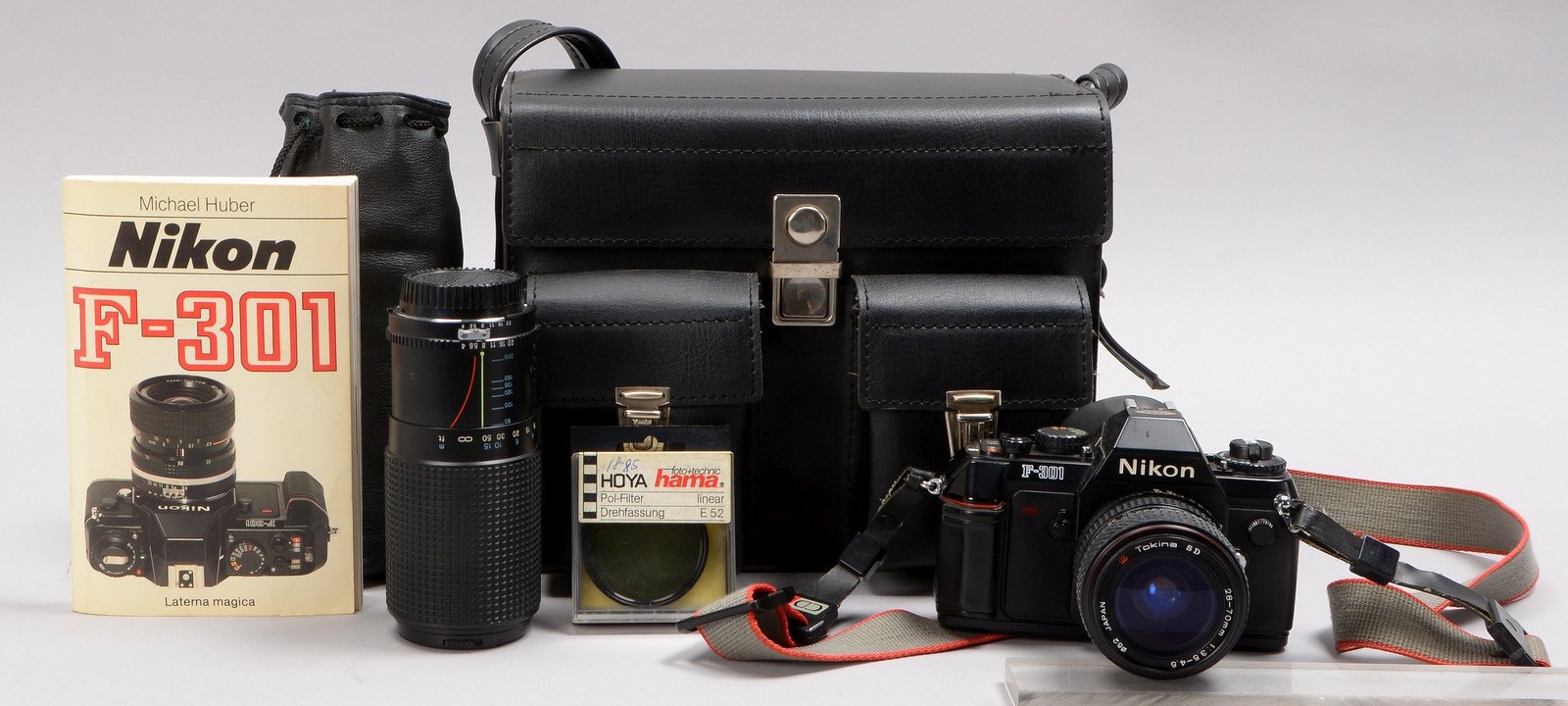 Sammler-Kamera, Nikon 'F-301', mit 'Lens Series E, 50 mm 1:1,8'/2x Tokina-Zusatzobj.