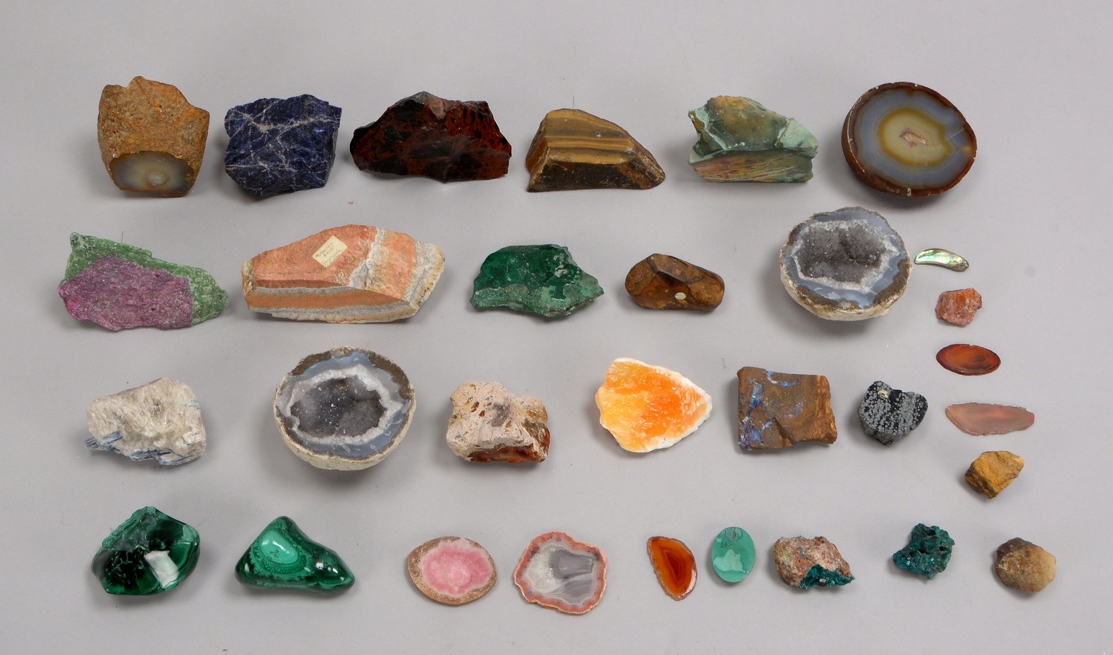 Kl. Sammlung Edelsteine/Mineralien, roh/poliert, als Scheibe oder geschnittene Druse