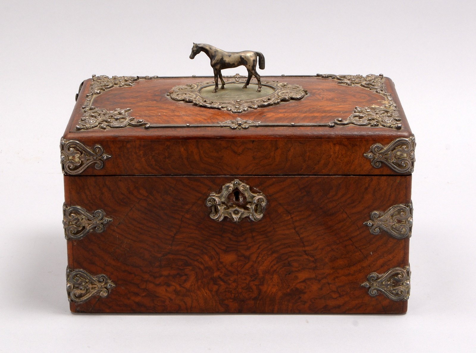 Antike Schatulle (Verleihungsobj.), Edelholz-Furnier mit Applikationen/versilbert