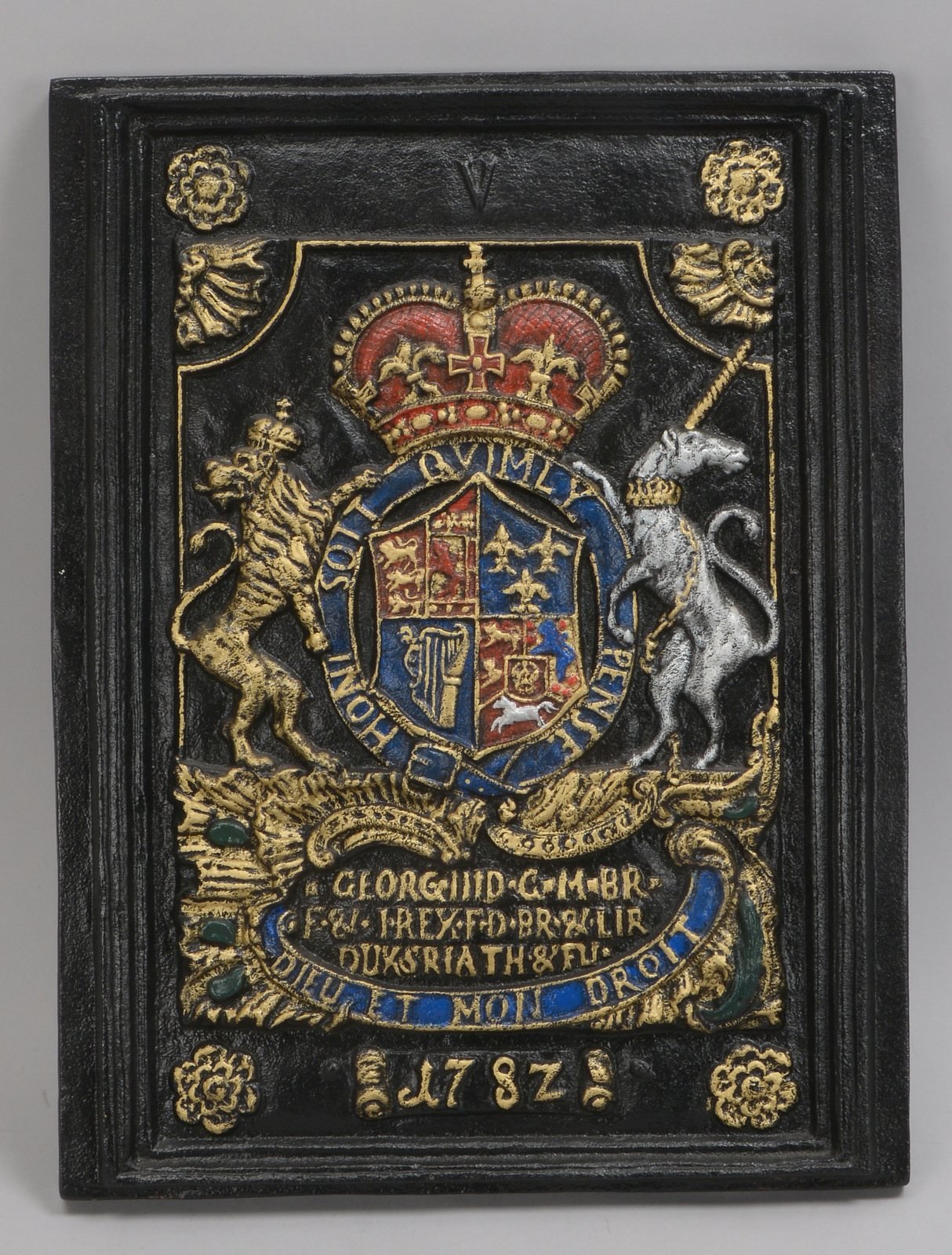 Antike Ofenplatte (1782), mit Wappen 'Georg II - mit 'Löwe' und 'Einhorn', farb. gefasst