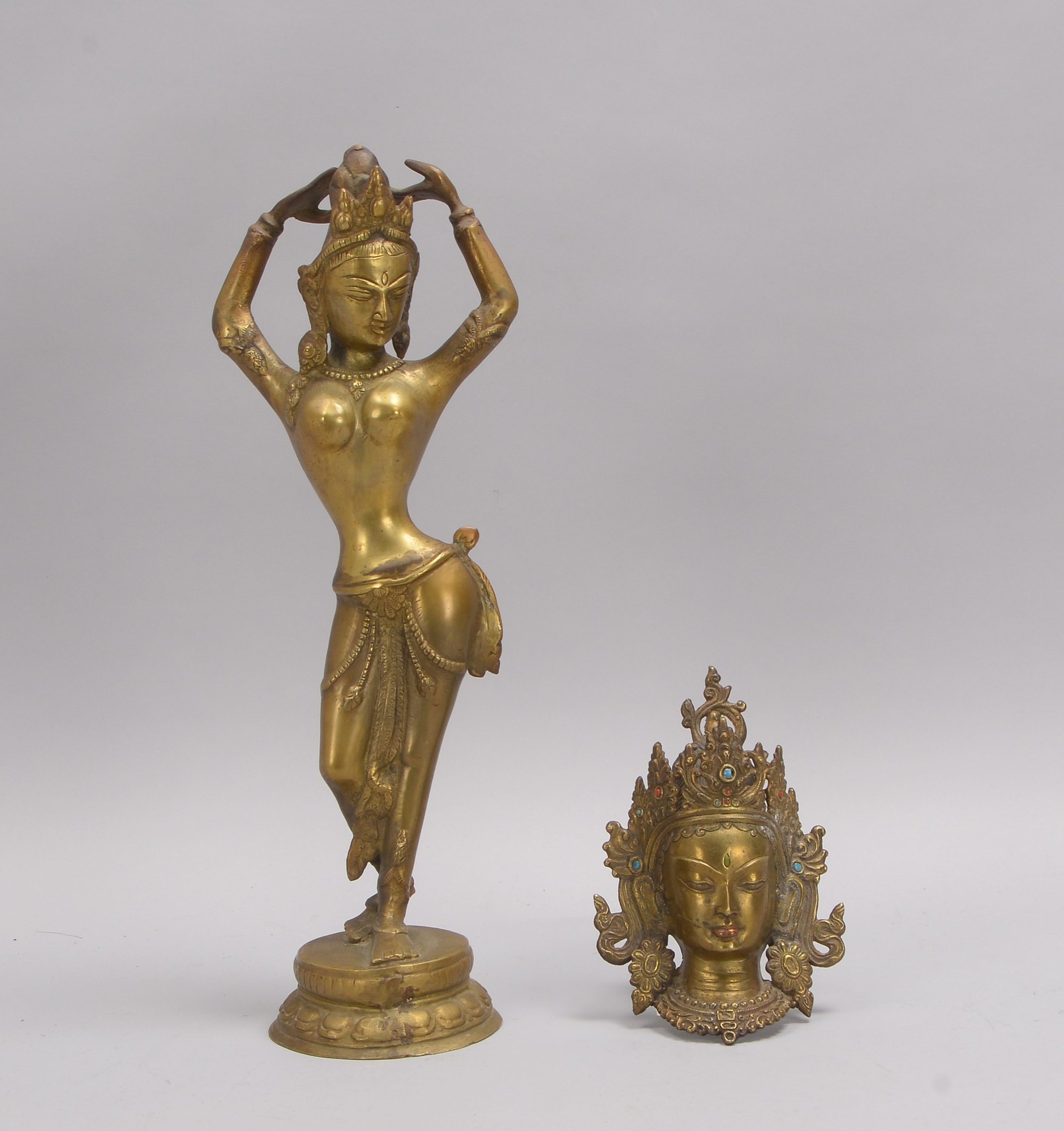 2 Bronzefiguren (Indien), teils mit Steinbesatz: 'Kopf' und 'Tänzerin'