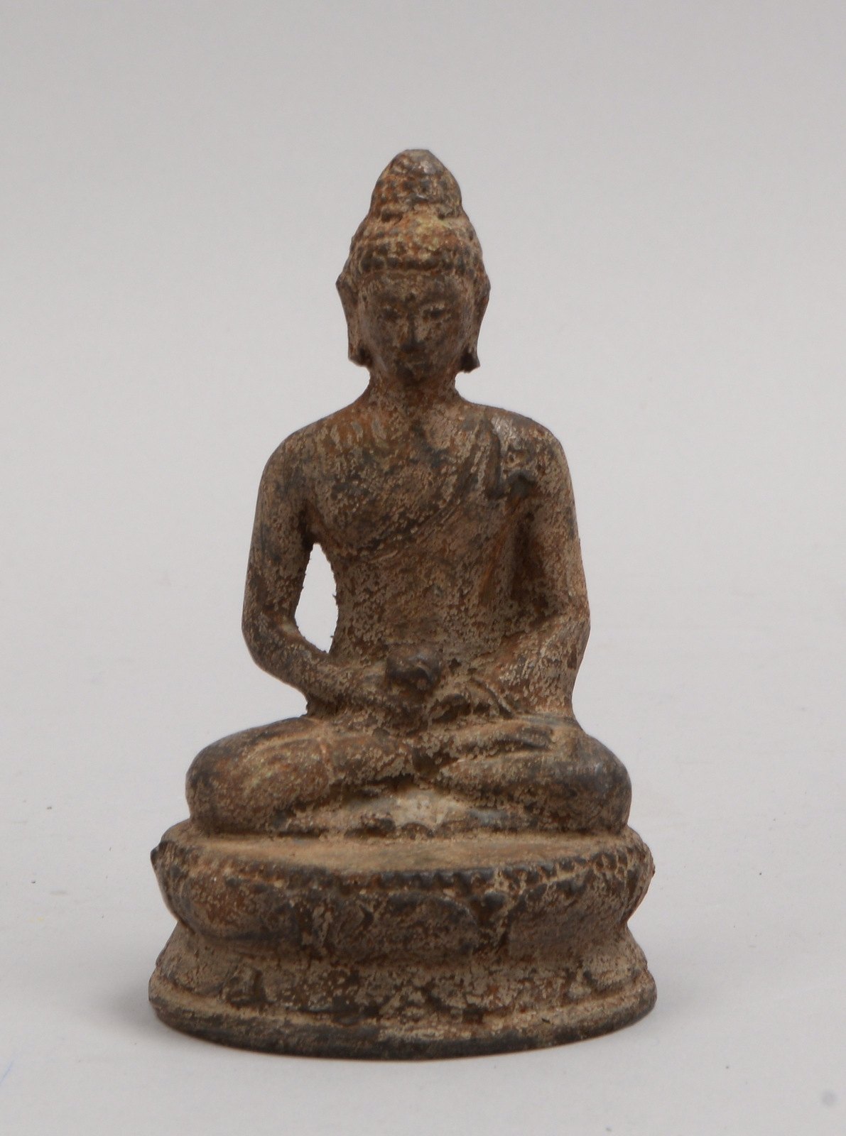 Antike Bronzefigur, 'Buddha', Figur mit Handinsignien, auf Lotussockel; Höhe 12,5 cm