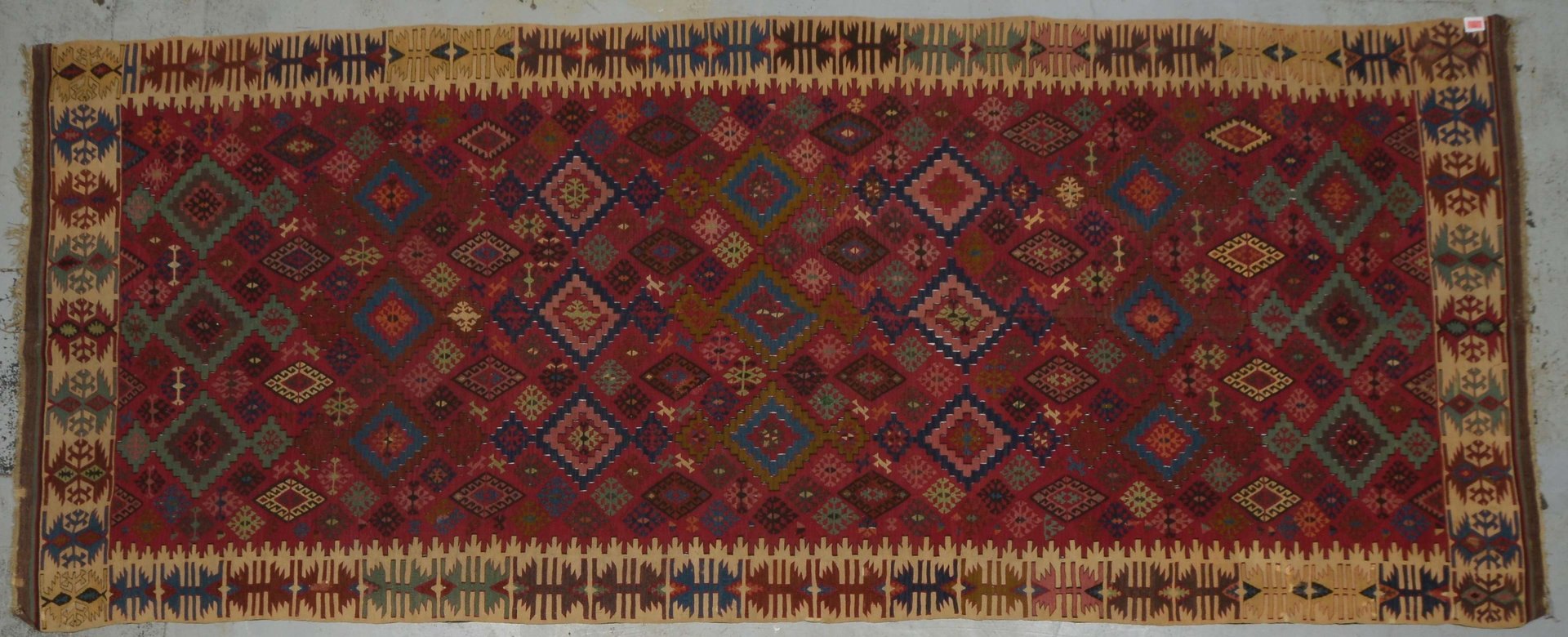 Kelim (um 1920), 2-bahnig/vernäht, Pflanzenfarben, in insgesamt gutem Zustand