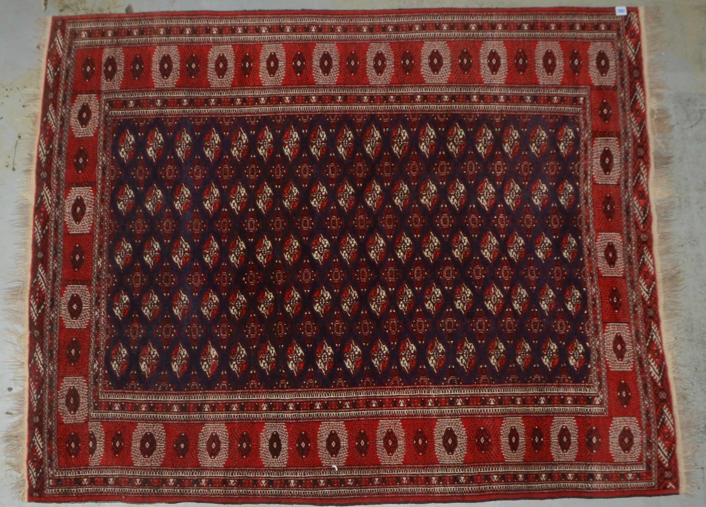 Turkman-Orientteppich (Iran), mittelfeine Knüpfung, durchgemustert