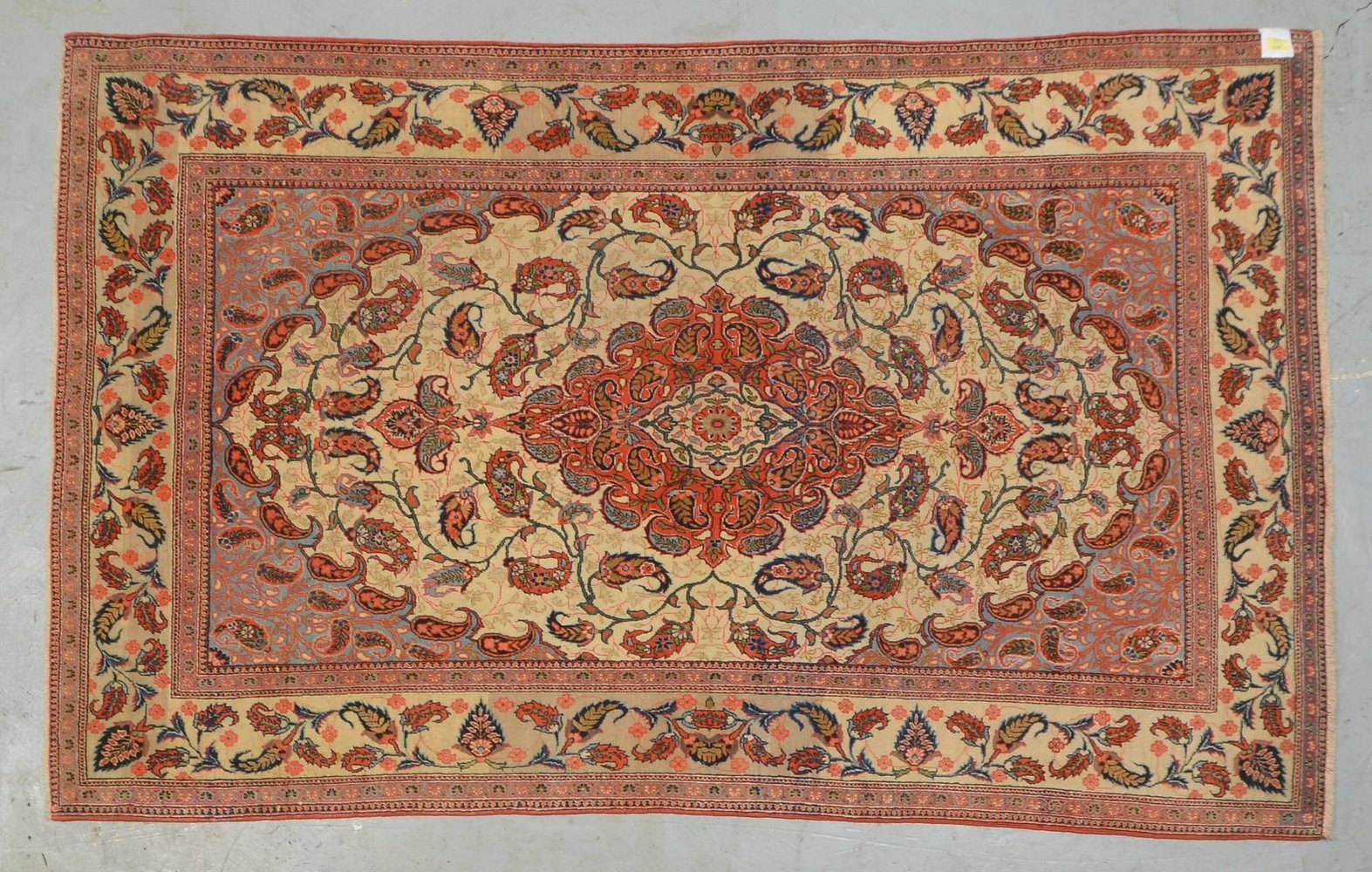 Keshan, feine Knüpfung, hellgrundig, Flor in gutem Zustand, Maße 202 x 128 cm