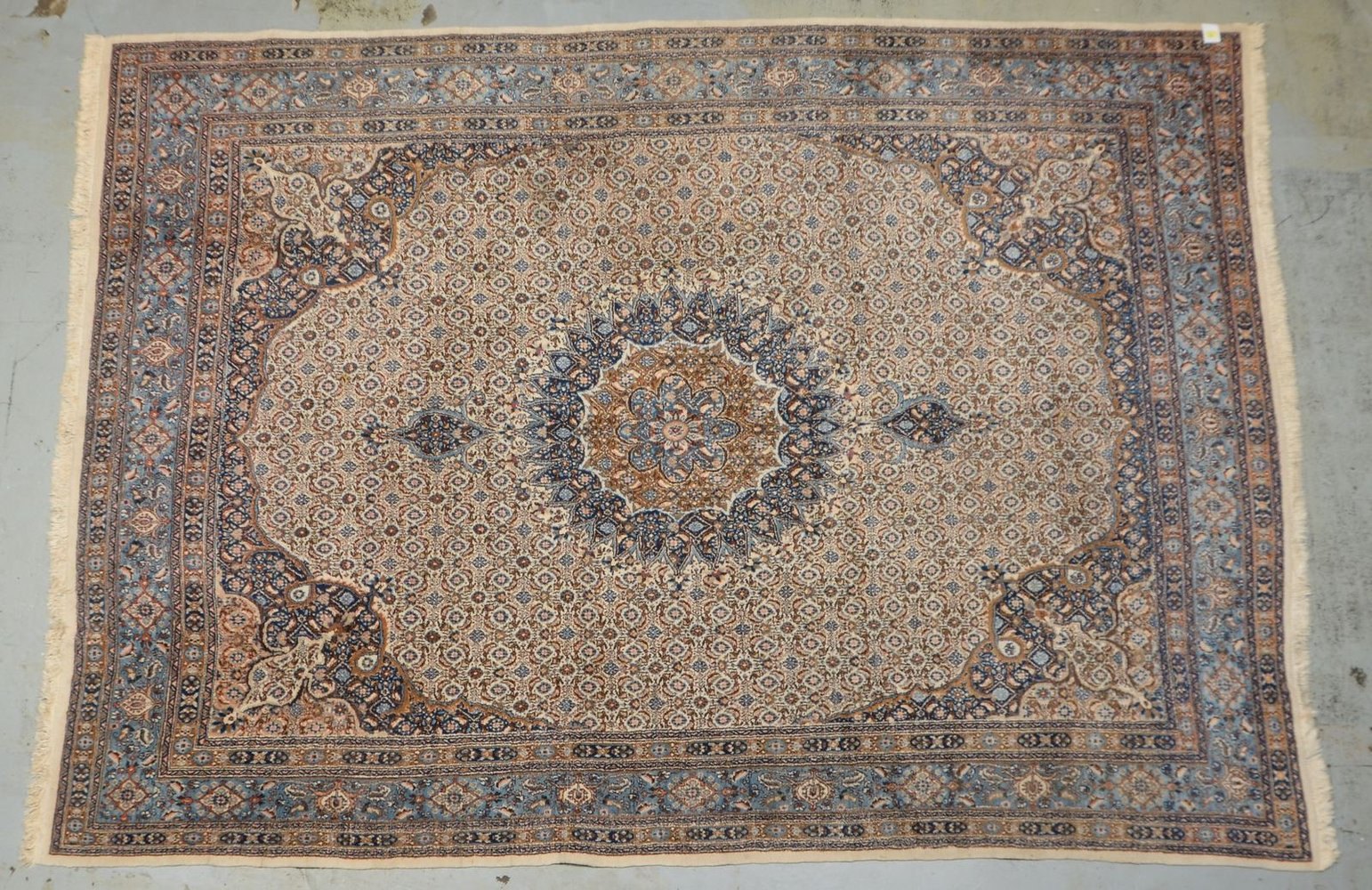 Orientteppich (Iran), mittelfeine Kn., hellgrundig, insges. gleichmäßiger Flor