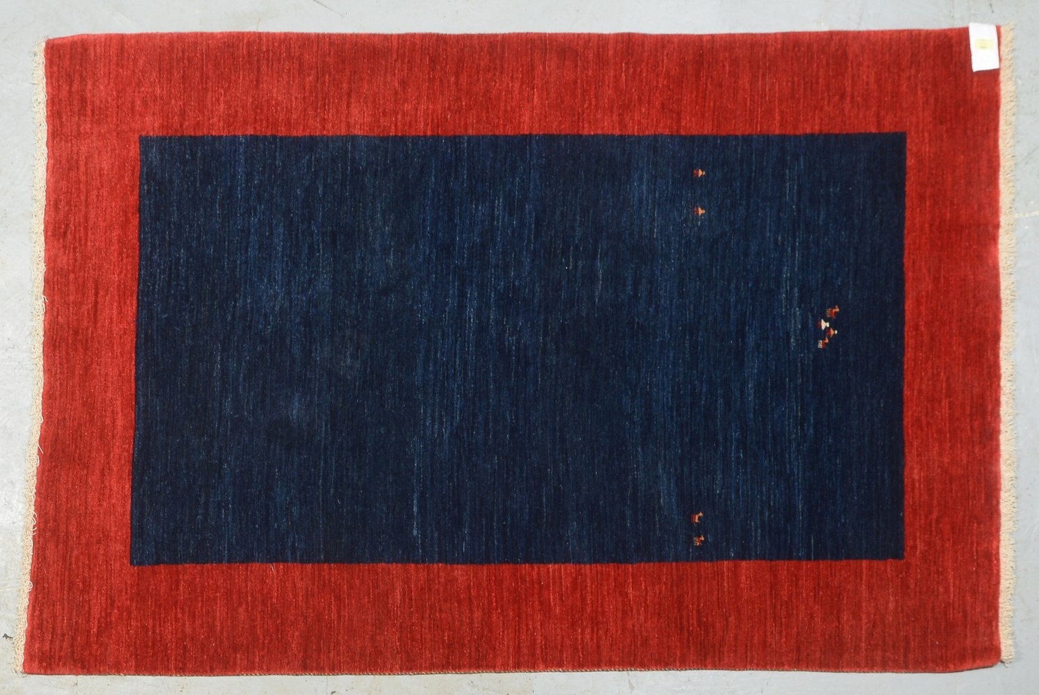 Gabbeh-Orientbrücke, dichter Flor, in gutem Zustand; Maße 185 x 125 cm