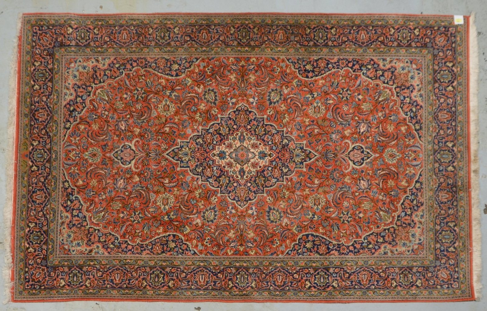 Orientteppich, feste Knüpfung, ringsum komplett, guter Zustand; Maße 230 x 163 cm
