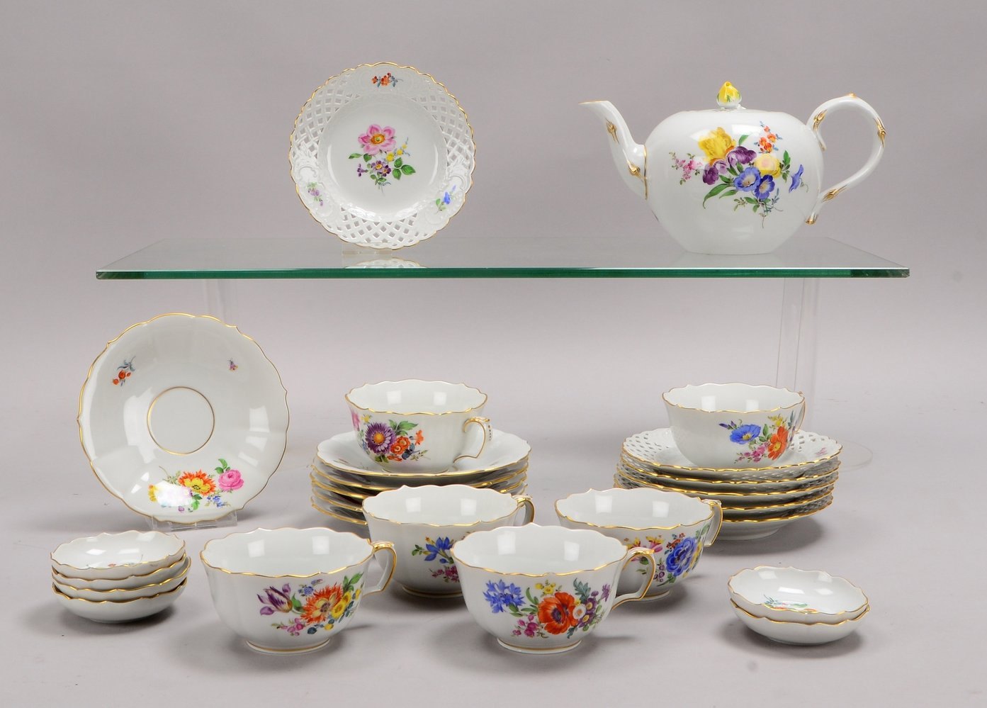 Meissen, Teeservice, 'Gr. Ausschnitt', 'Blumen/Schmetterlinge', Goldrand, für 6 Pers.