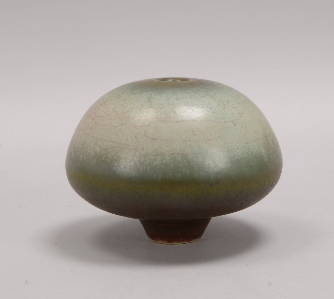 Pluquet-Ulrich, Eisabeth, Künstler-Keramikvase, im Boden sign.; Höhe 12,5 cm
