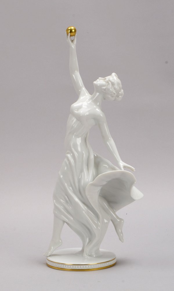 Goebel, Porzellanfigur, 'Tänzerin mit goldener Kugel', Modellnr. '1317935'