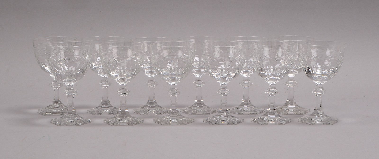 12x Weißweingläser, Bleikristall, Art 'Baccarat Harcourt'/'Rohan'; Höhe 13 cm