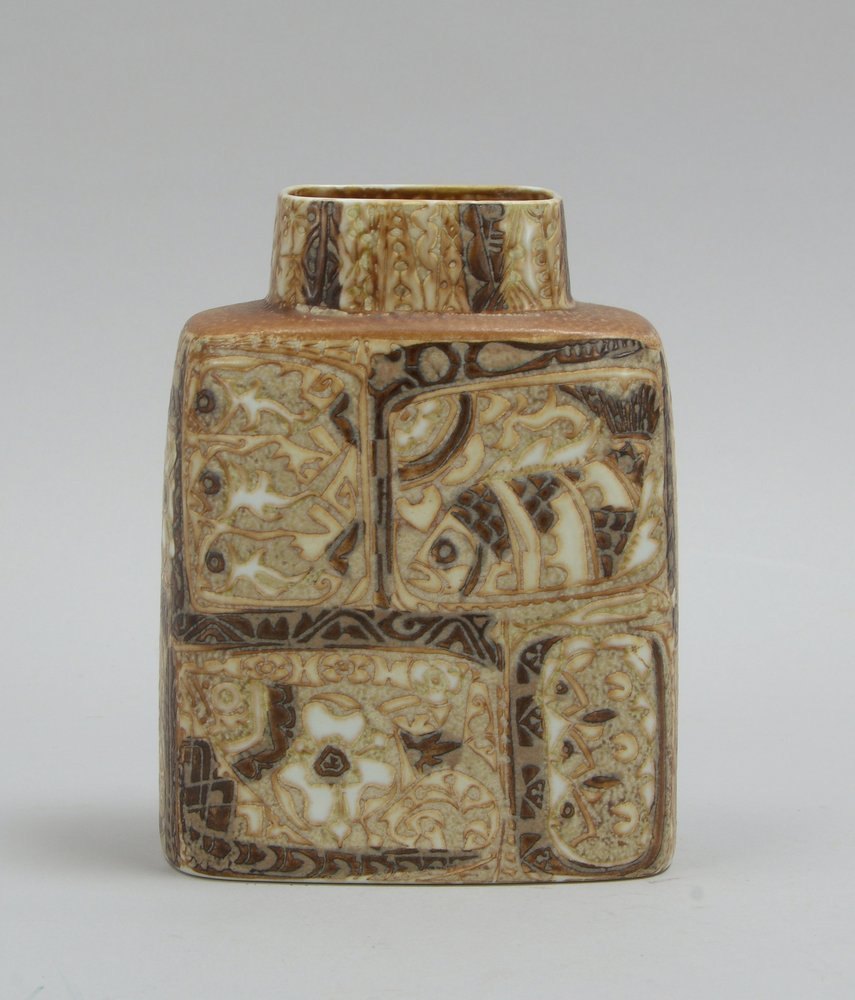 Royal Copenhagen, Fayence-Vase, graf. Muster, Entw.: Johanne Gerber, gemarkt/monogr.