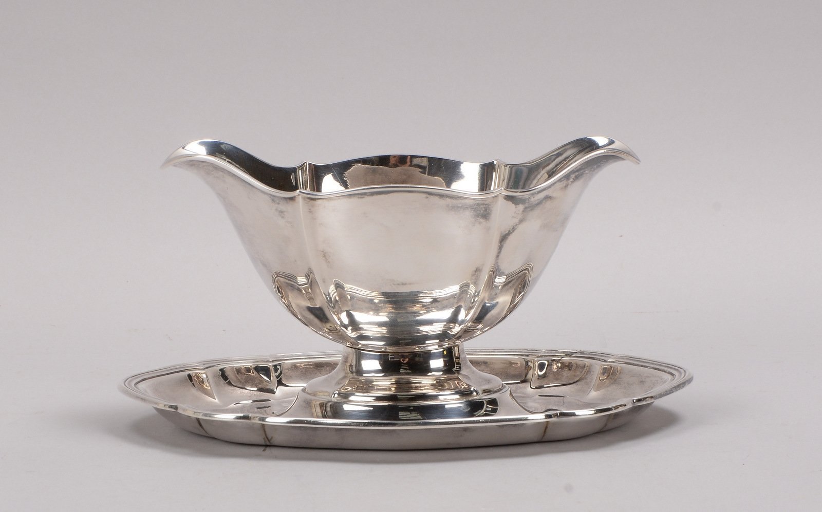 Saucière (Dänemark), 830 Silber, auf Unterteller geschraubt; Gewicht 468 g