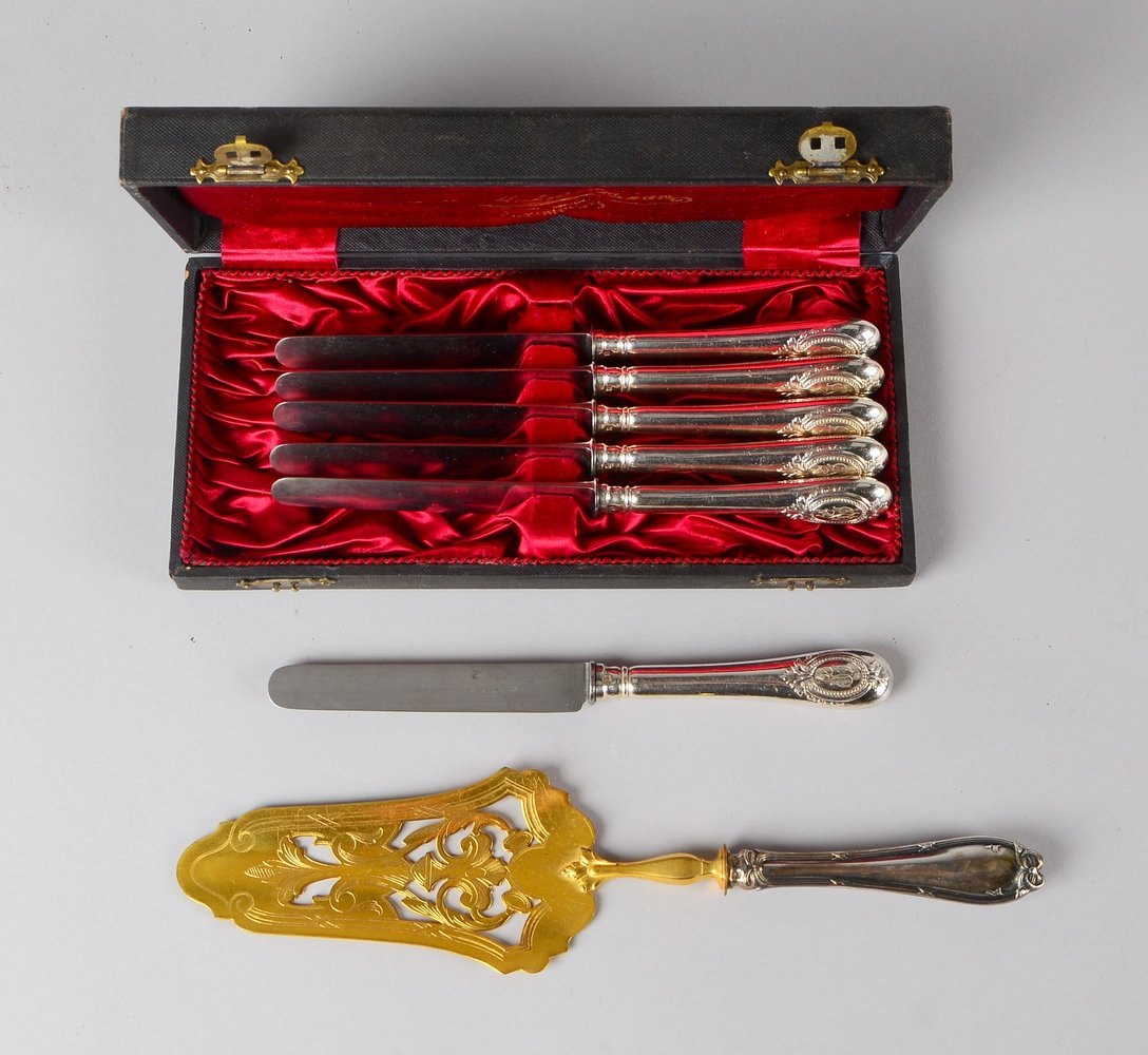 6x Frühstücksmesser und Tortenheber, mit Silbergriff/teilverg., in orig. Schatulle