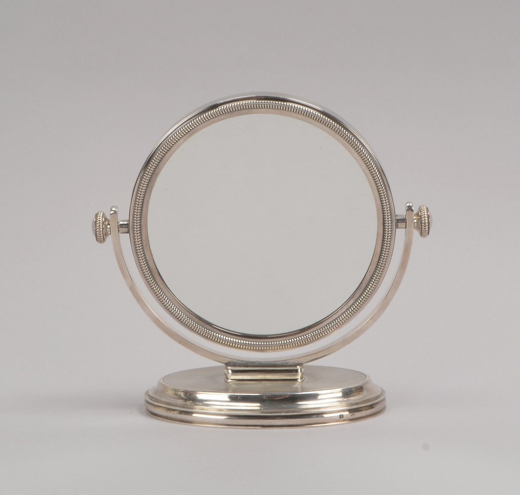 Hermes/Paris, Tischspiegel, Silber (punz. 'Minerva-Kopf'), auf godroniertem Sockel