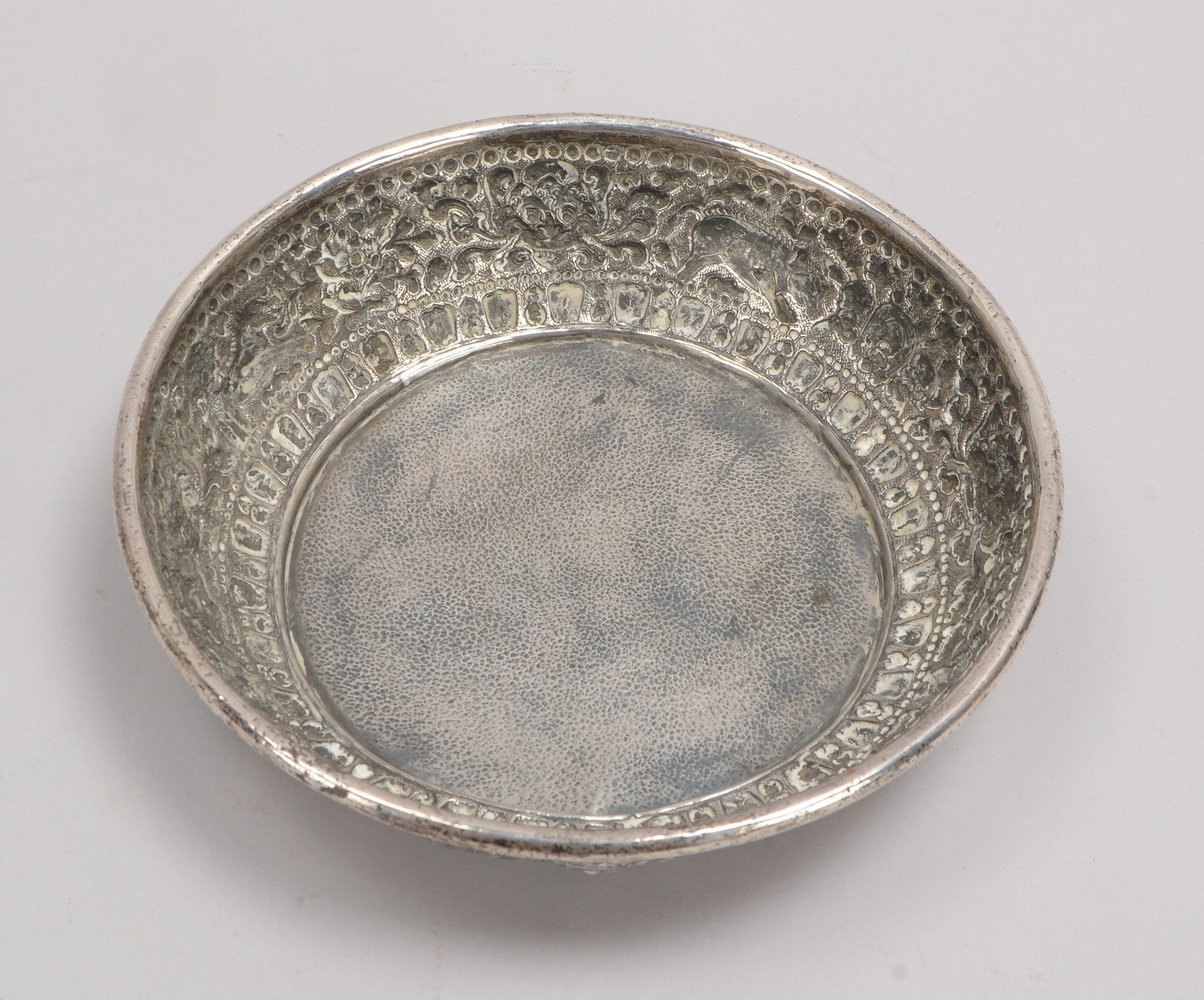Opferschale (Asien), Silber (gepr.), Rand mit Reliefdekor; Ø 22 cm, Gew.