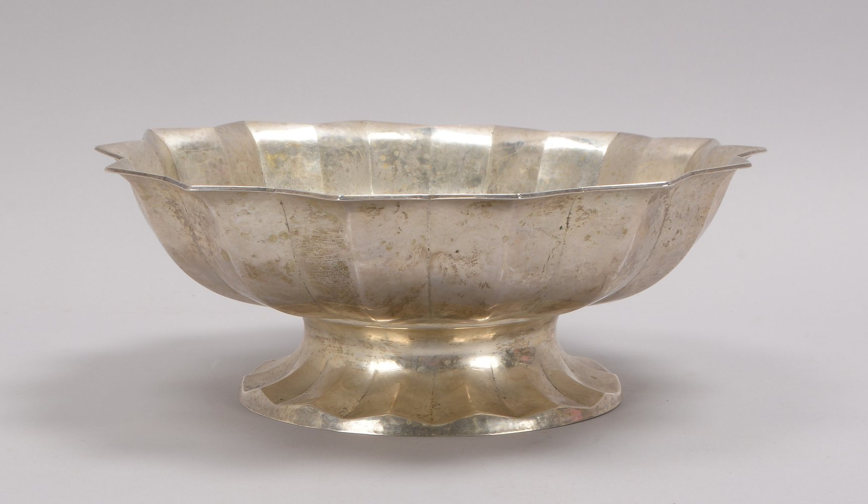 Schale (Schweden), 830 Silber (mehrfach punz.), auf Stand; Gew. 992 g