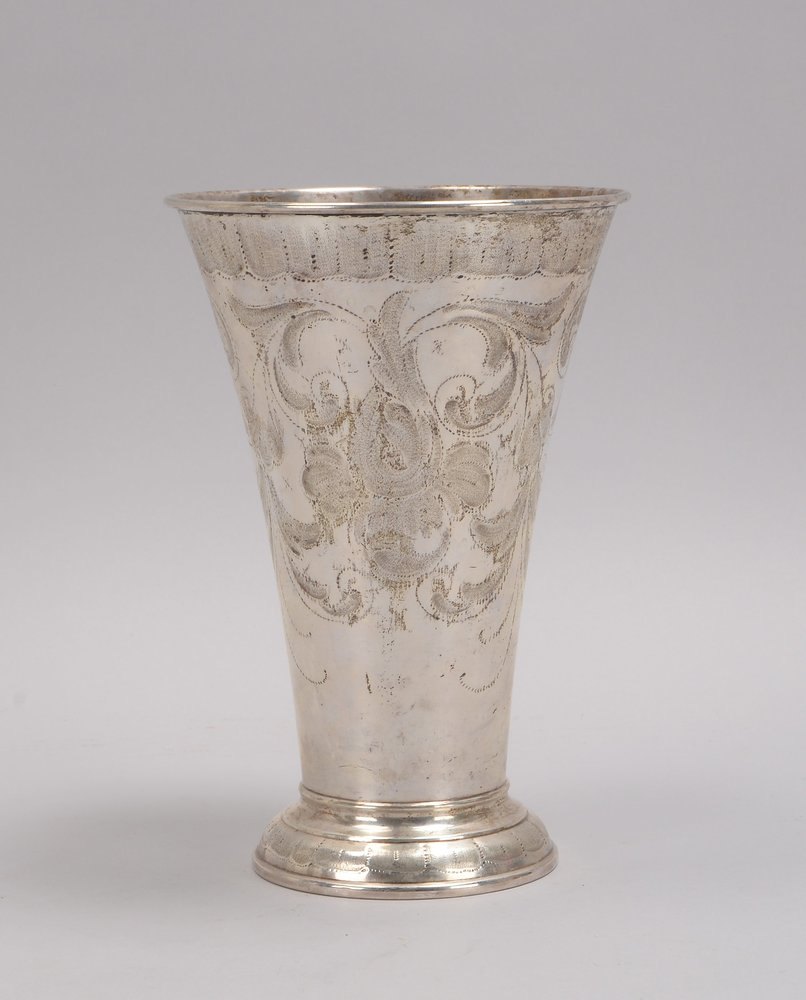 Tischvase (Schweden), 830 Silber (mehrfach punz.); Höhe 24 cm, Ø 16,5 cm, Gew. 441 g