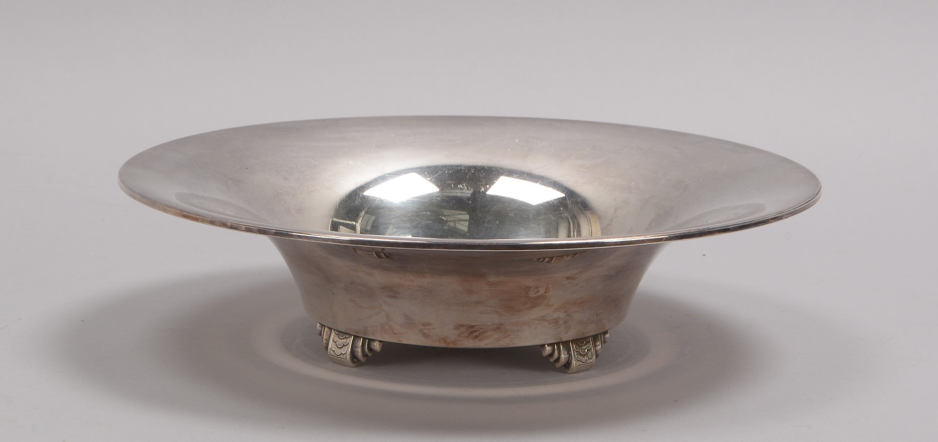 Schale, 830 Silber (mehrfach punz.); Höhe 6,5 cm, Ø 26 cm, Gewicht 389 g
