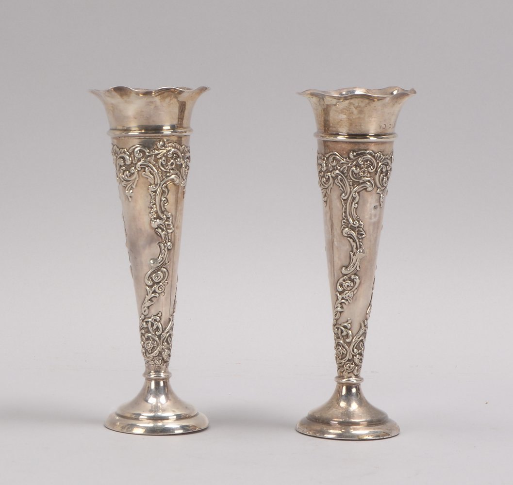 Paar Tischvasen (England), Silber (mehrfach punziert) - gefüllt; Höhe 21,5 cm