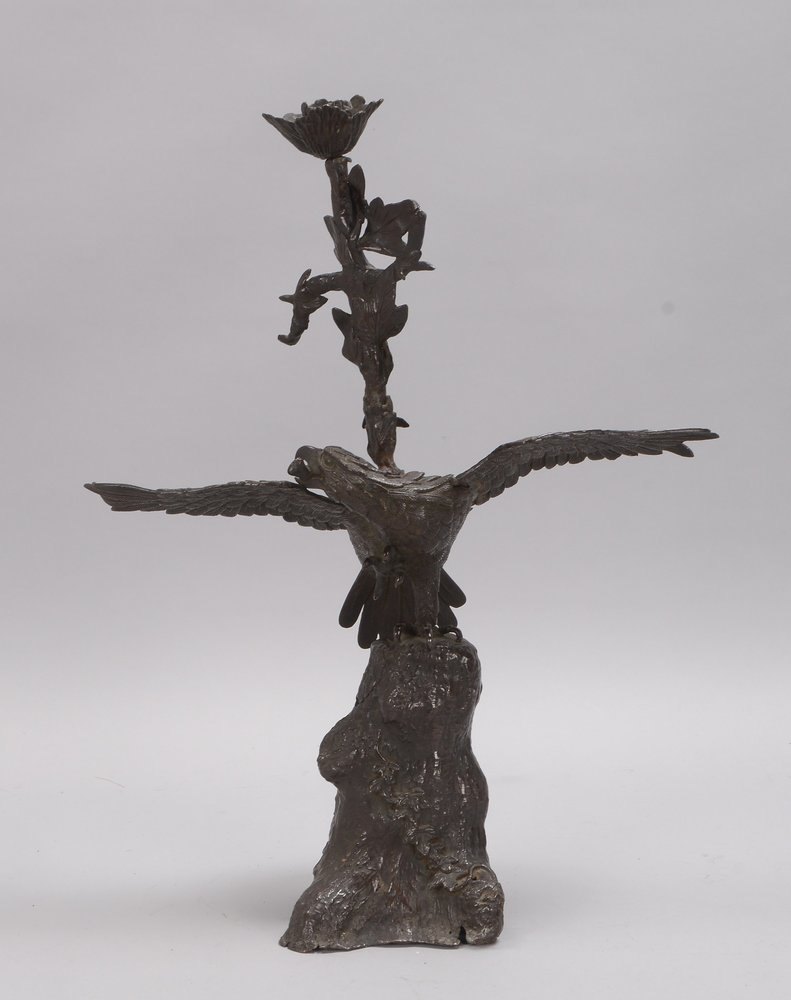 Figürlicher Kerzenhalter, Bronzefigur, 'Adler mit ausgebreiteten Schwingen'
