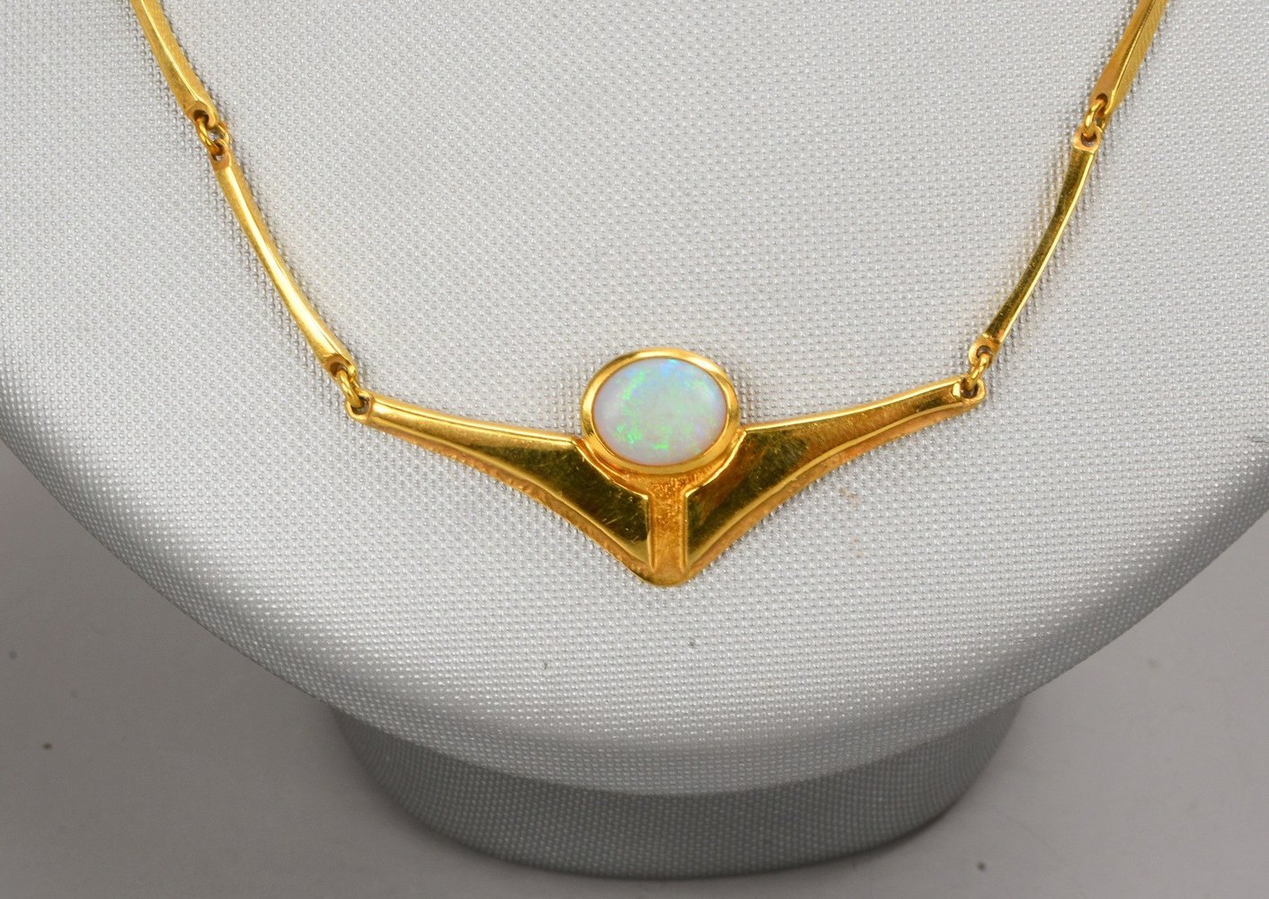 Collier, 585 GG, Stabgliederkette, integr. Anhänger mit Vollopal, Karabinerschließe