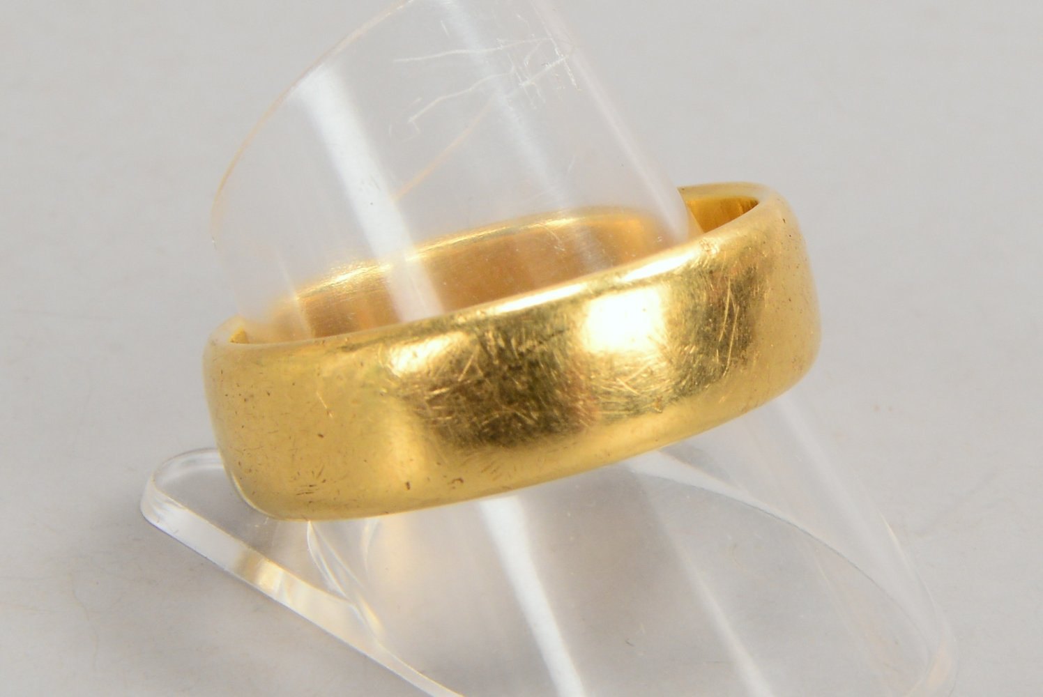 Ehering, 585 GG (gest.), massive Ringschiene mit Namensgravur/Datierung