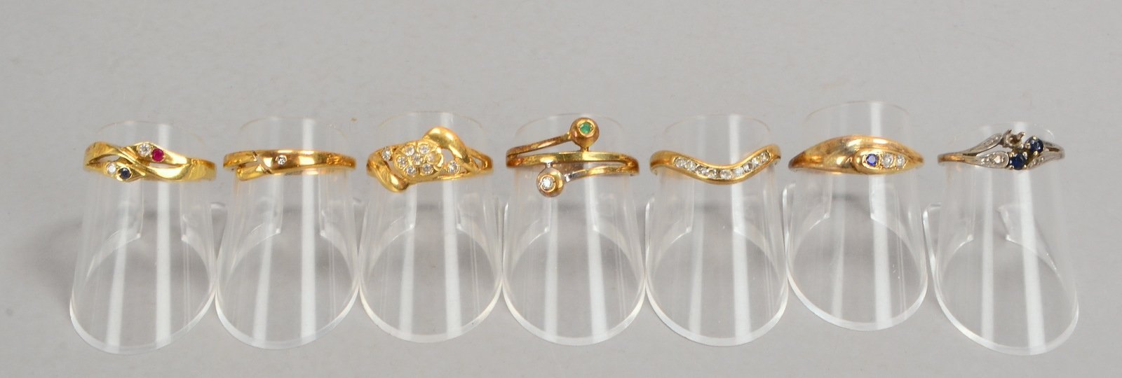 Ringe-Konvolut, versch. Goldgehalte, mit untersch. Steinbesatz, 7 Stück