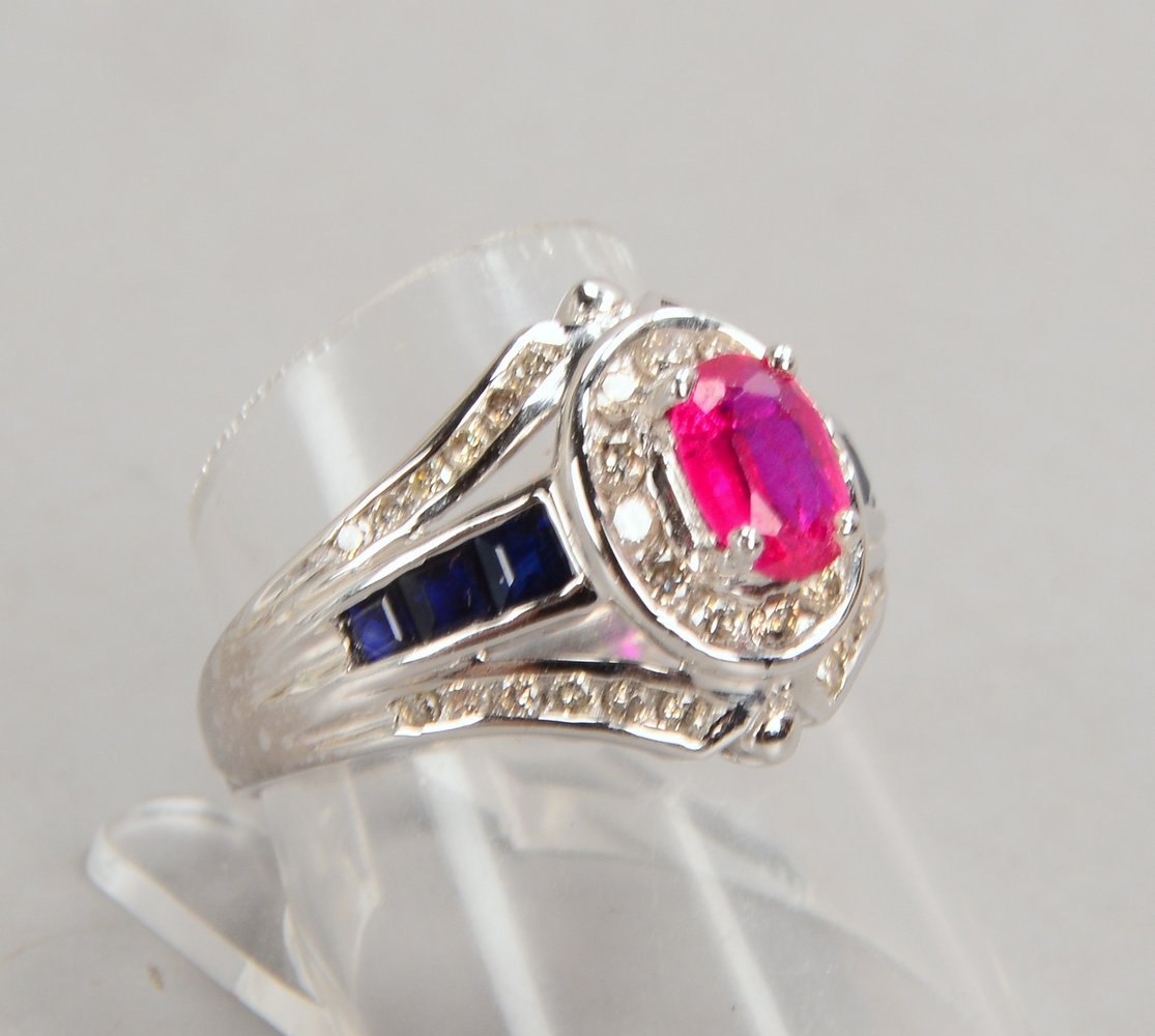 Ring, 585 WG (ges.), mit Rubin/ca. 0,74 ct, 6x Saphiren, und 36x Brillanten/ca. 0,72 ct