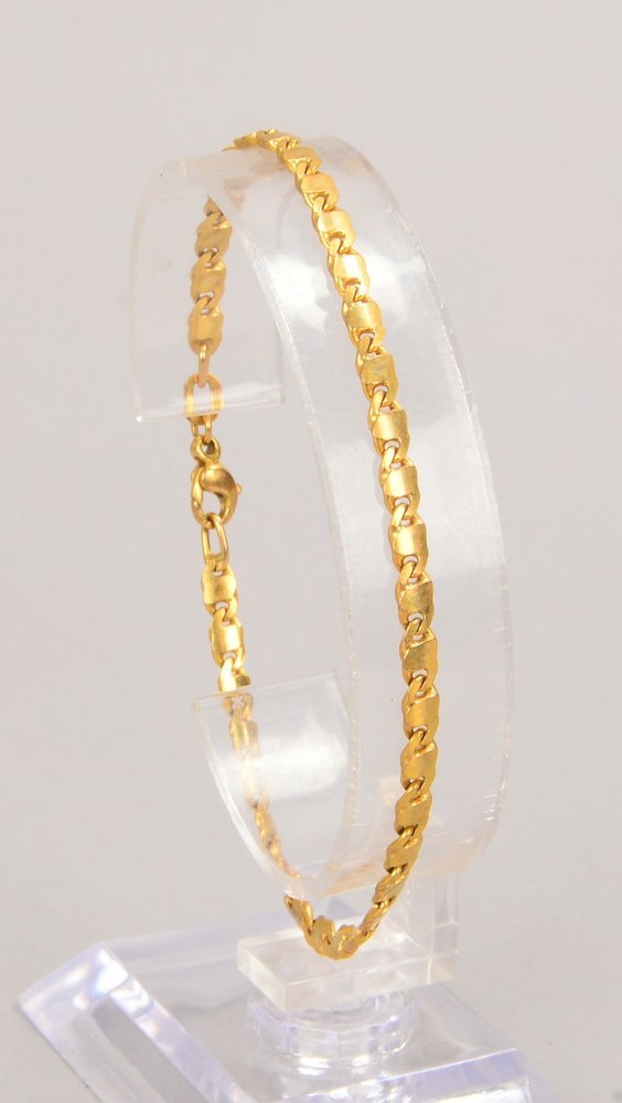 Armband, 333 GG (gest.), mit Karabinerschließe; Länge 19 cm, Gew. 5,10 g