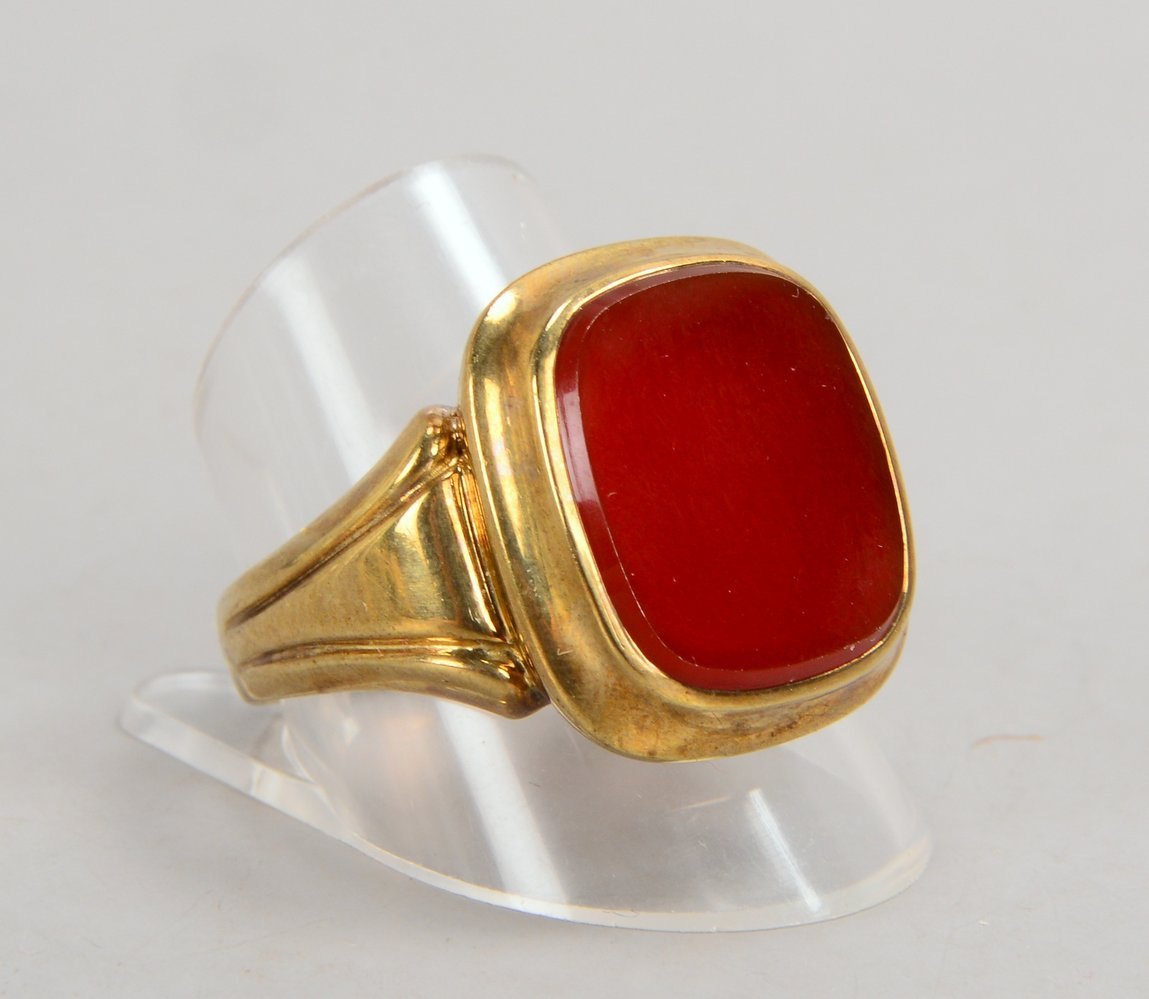 Herrenring, 333 GG (gest.), mit Carneolplatte/Maße Ringkopf 17 x 19 mm